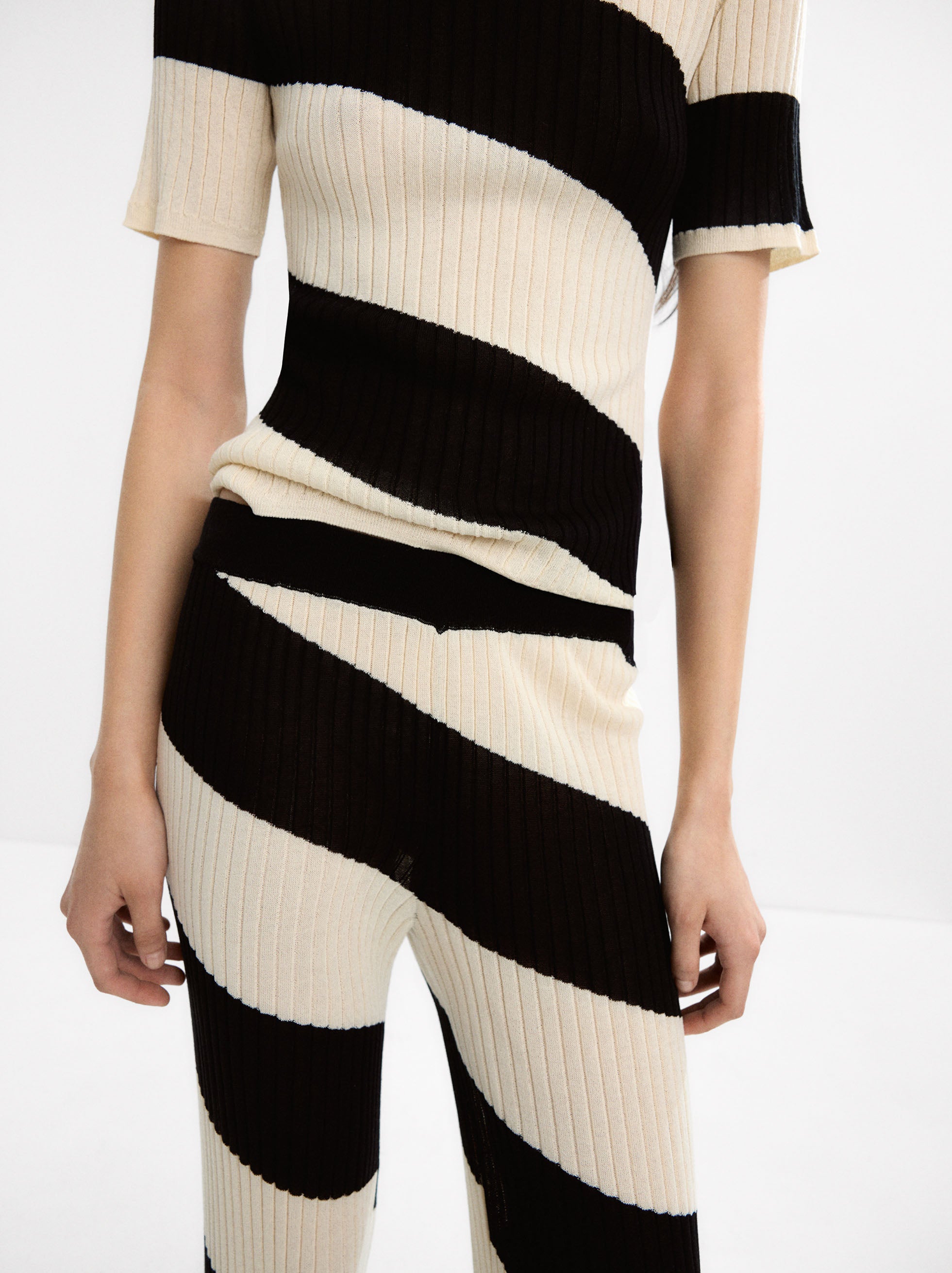 Pantalón De Punto A Rayas