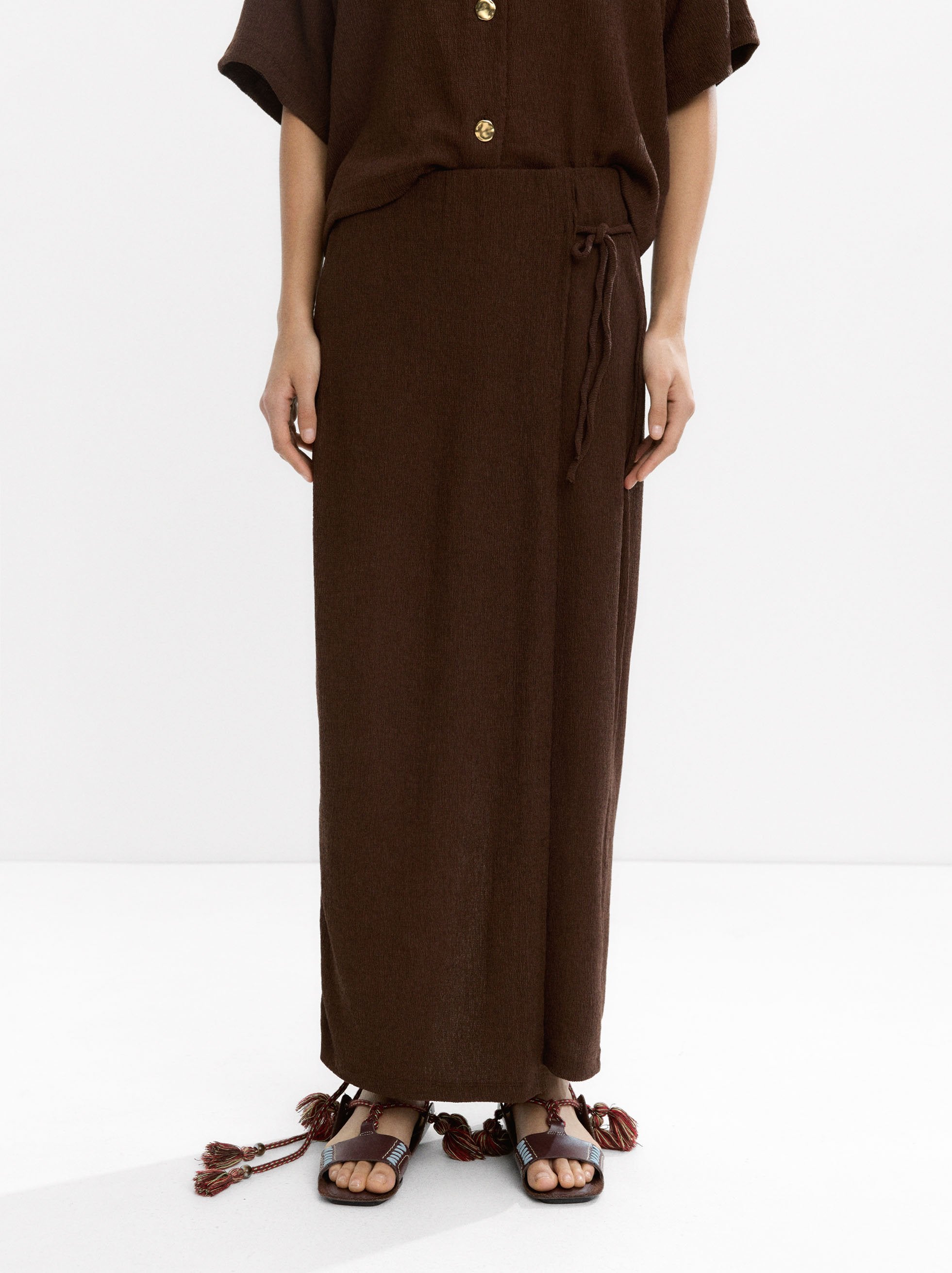 Pantalón Con Cruce Y Textura