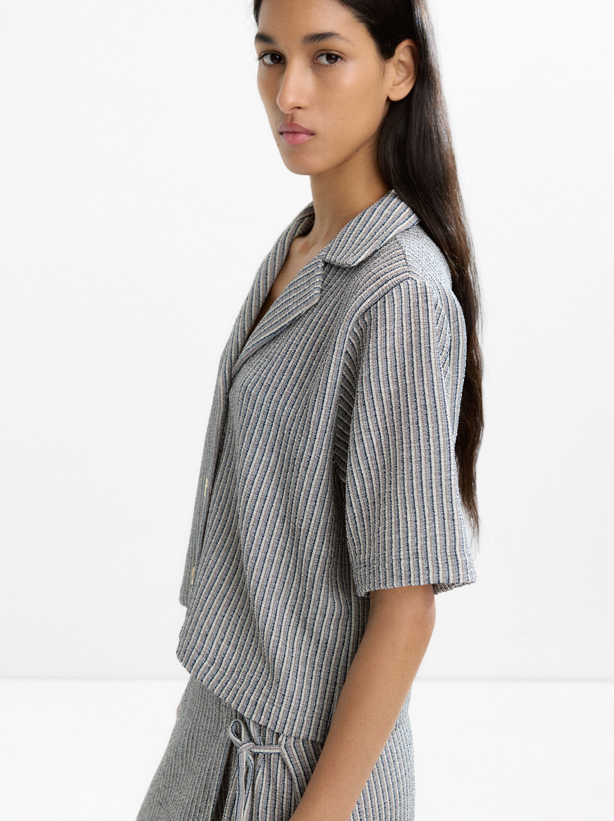 Camisa De Rayas Con Manga Corta