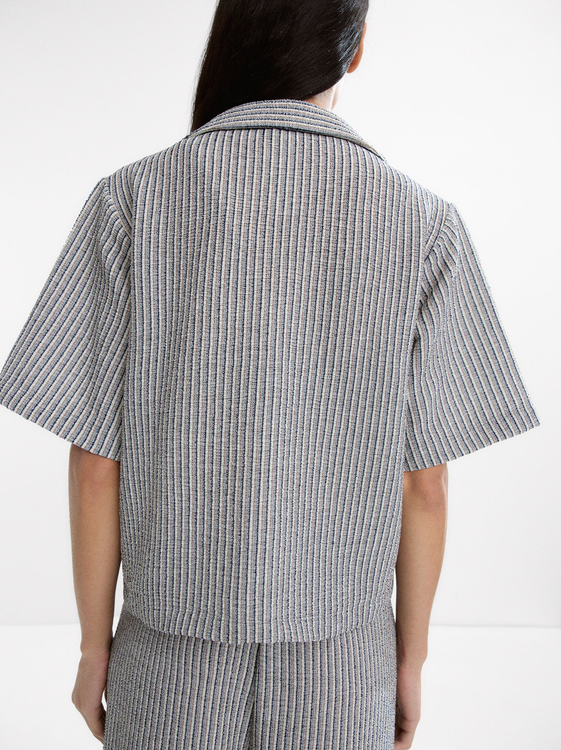 Camisa De Rayas Con Manga Corta