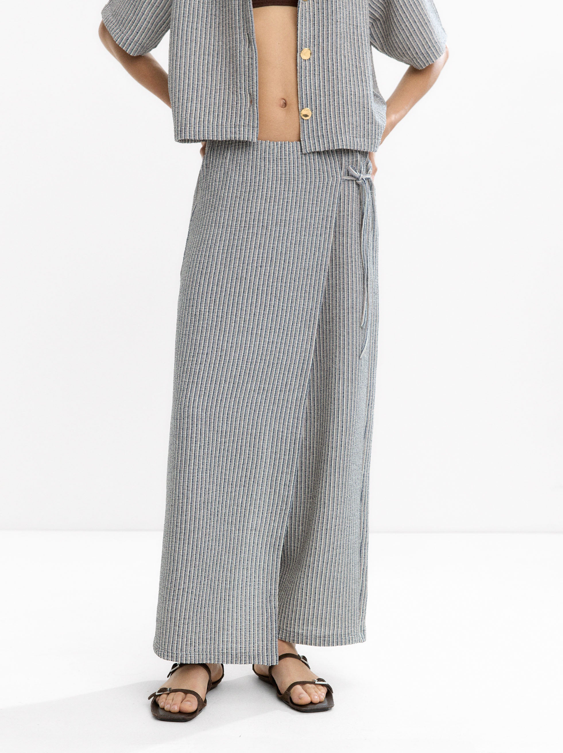 Pantalón Con Cruce De Rayas