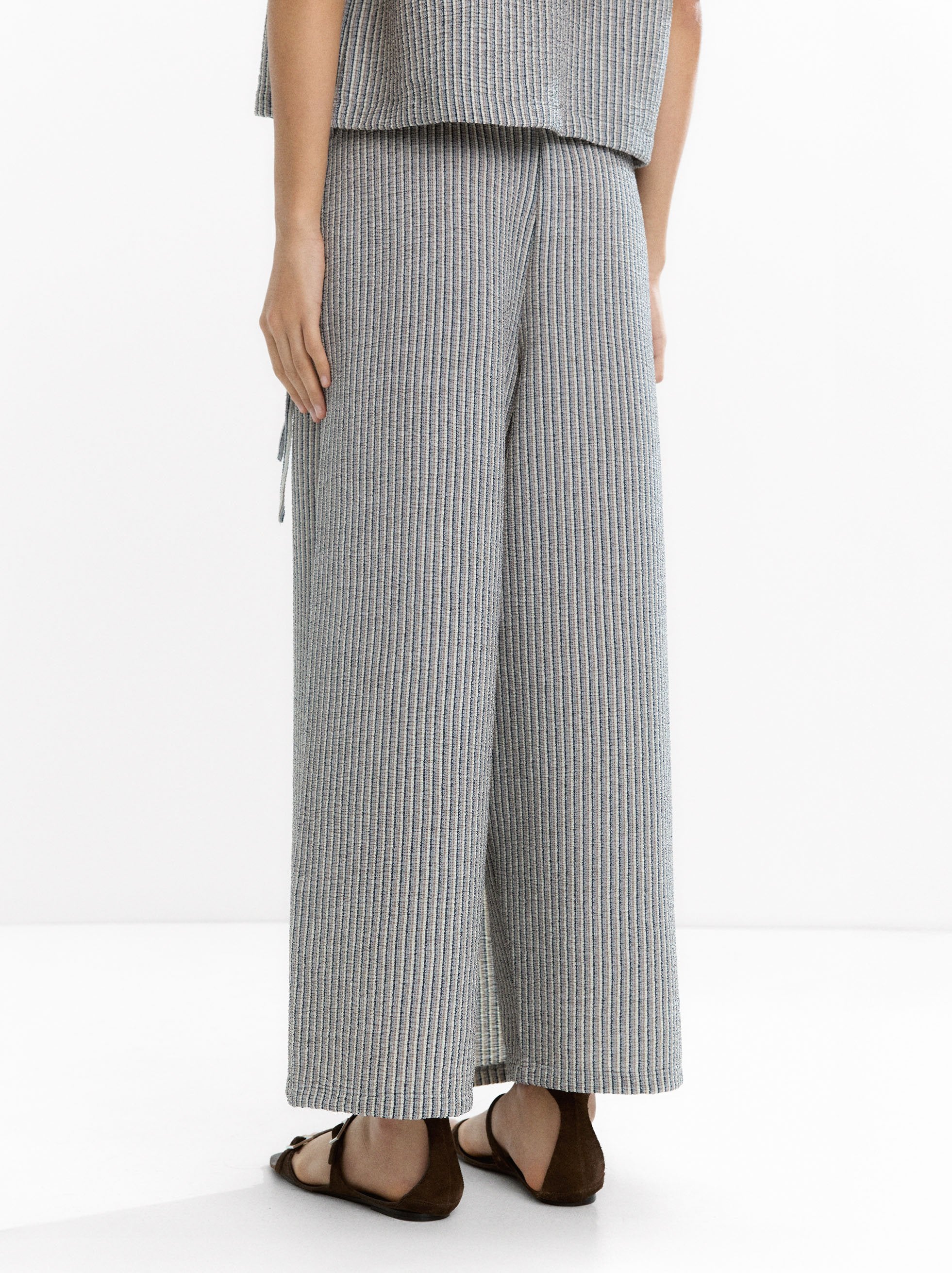 Pantalón Con Cruce De Rayas