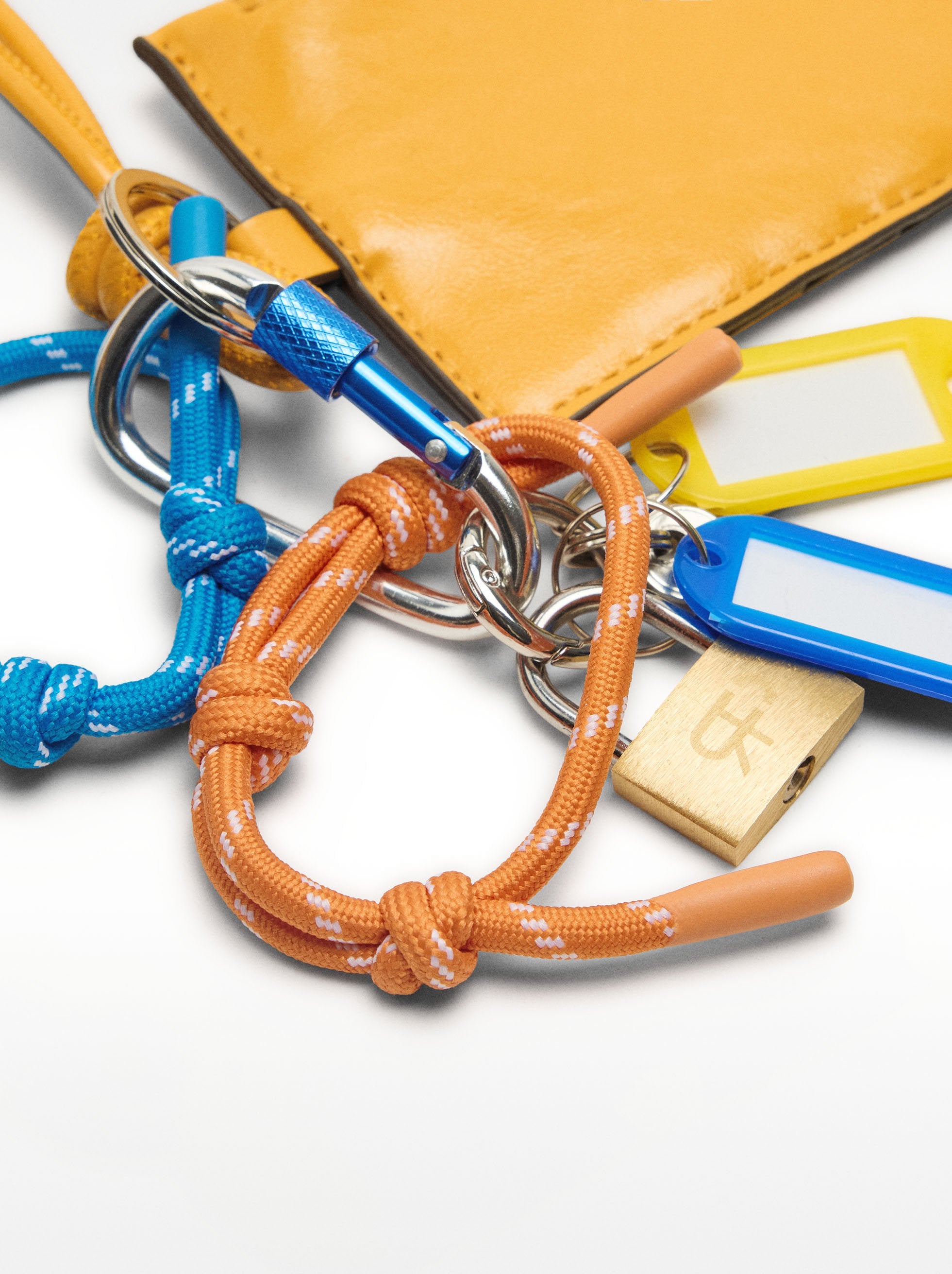 Cartera Lisa Con Llavero