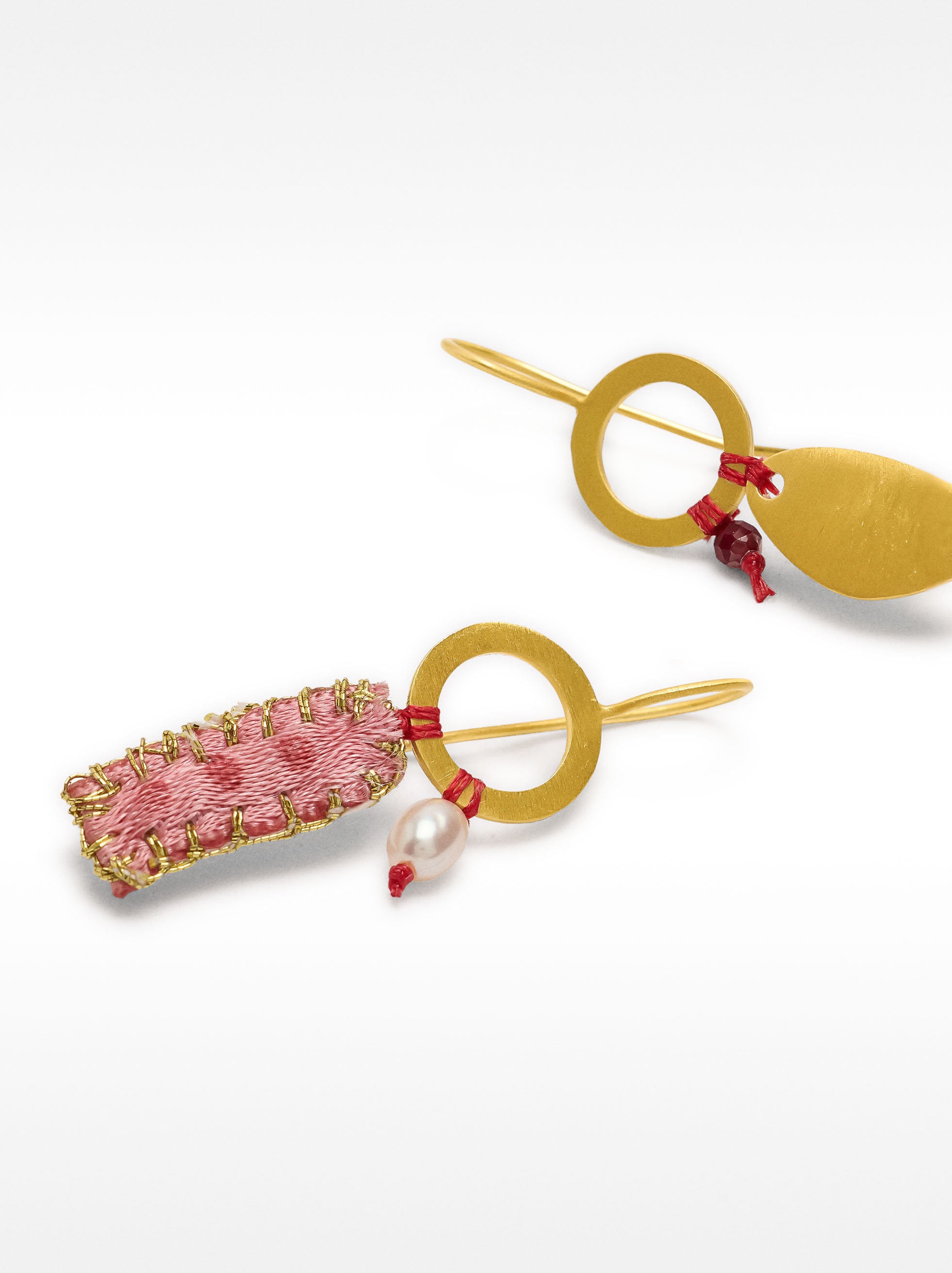 Pendientes Asimétricos Con Perla De Agua Dulce - Plata De Ley 925