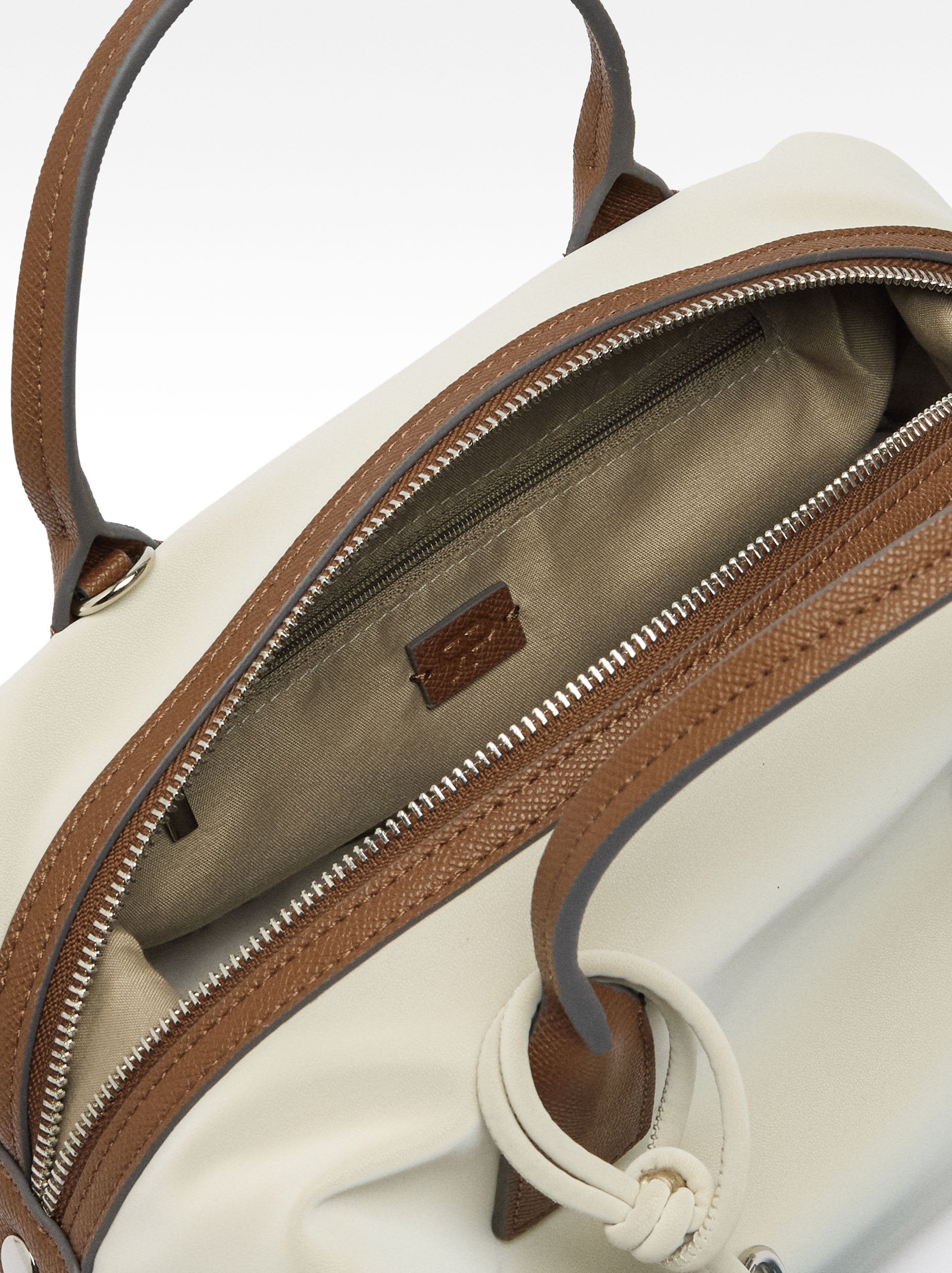 Bolso Tote Textura Suave Con Colgante M