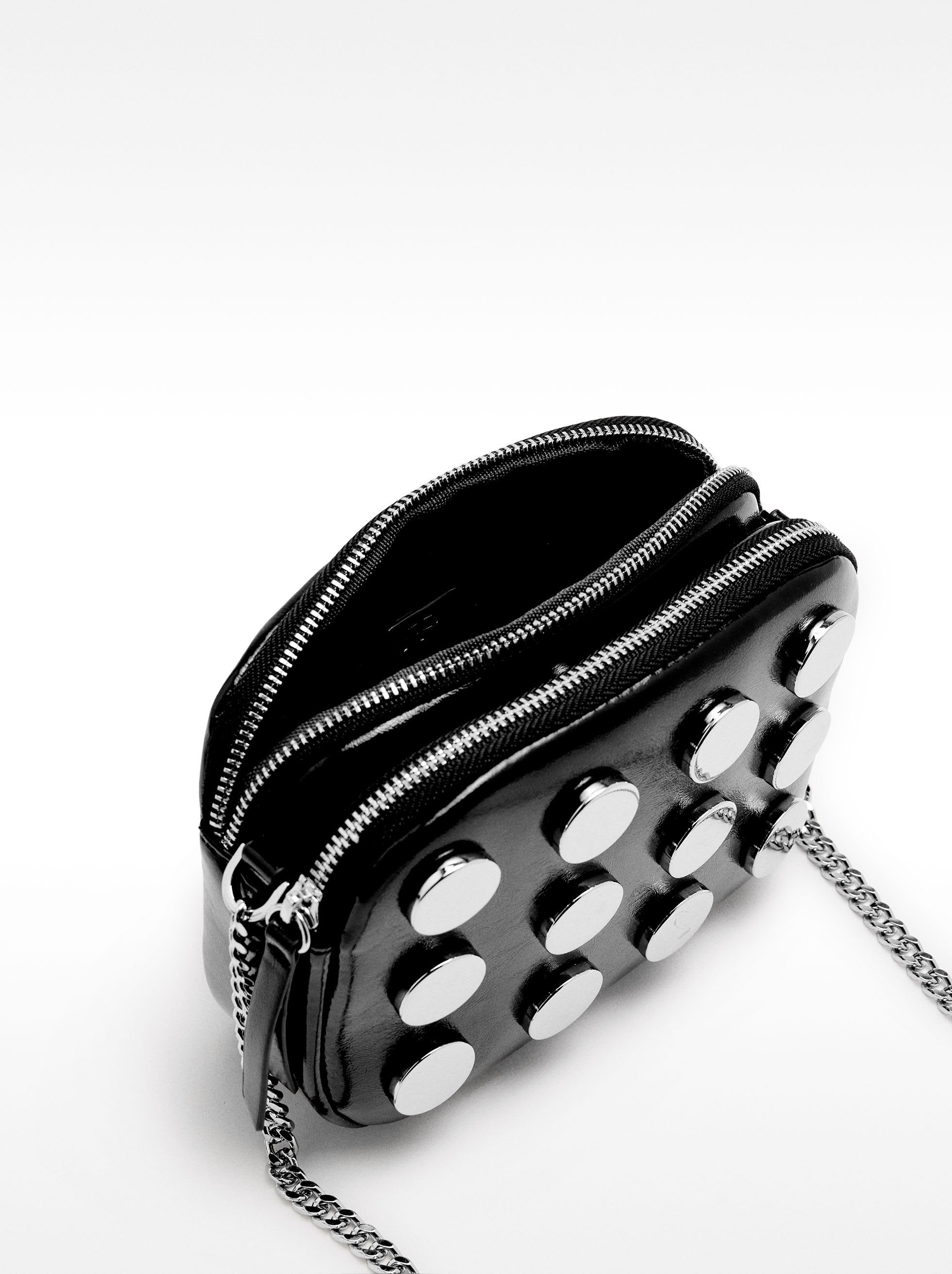 Bolso Bandolera Con Detalles Metálicos