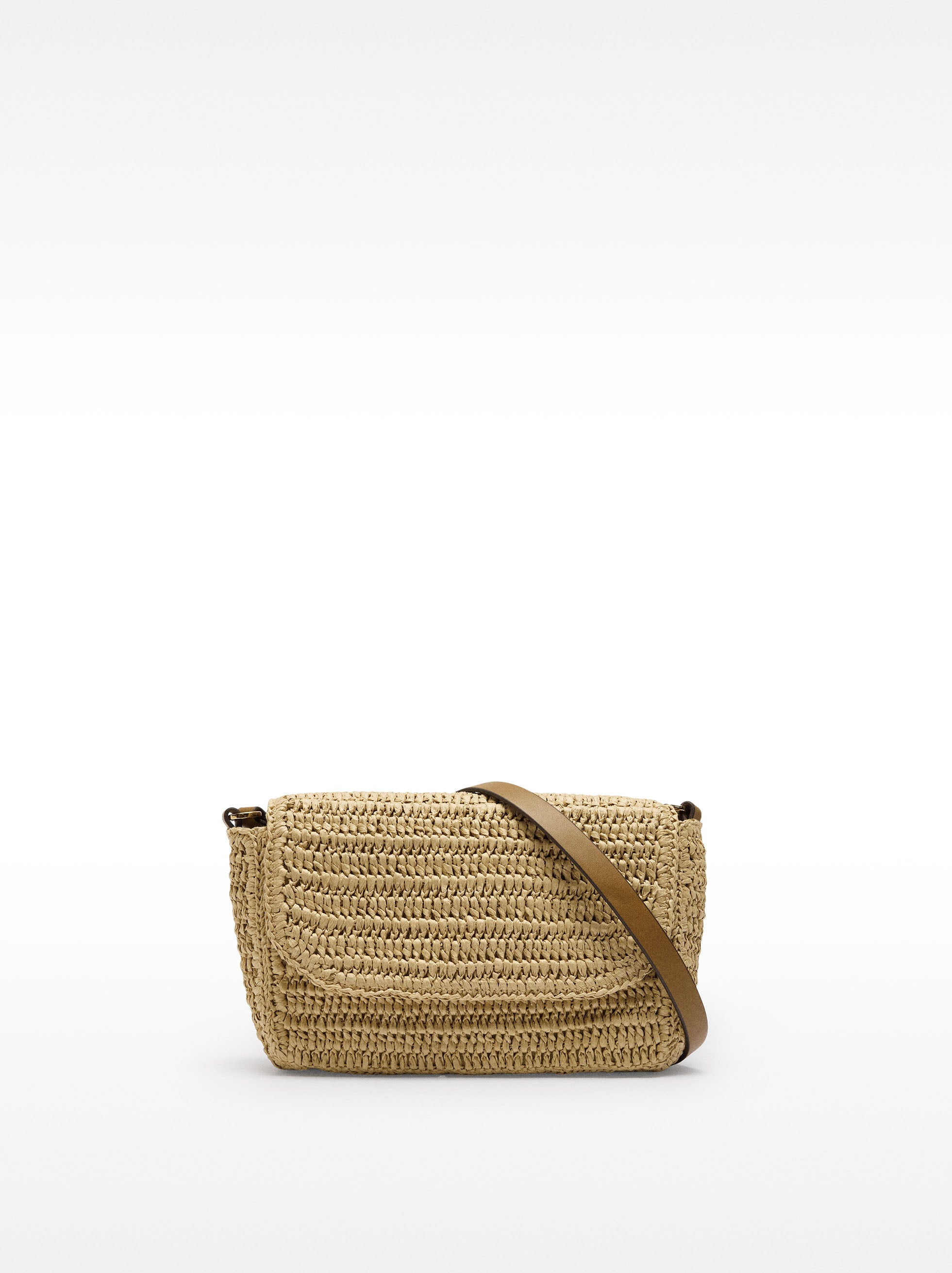 Bolso Bandolera Efecto Rafia Con Solapa