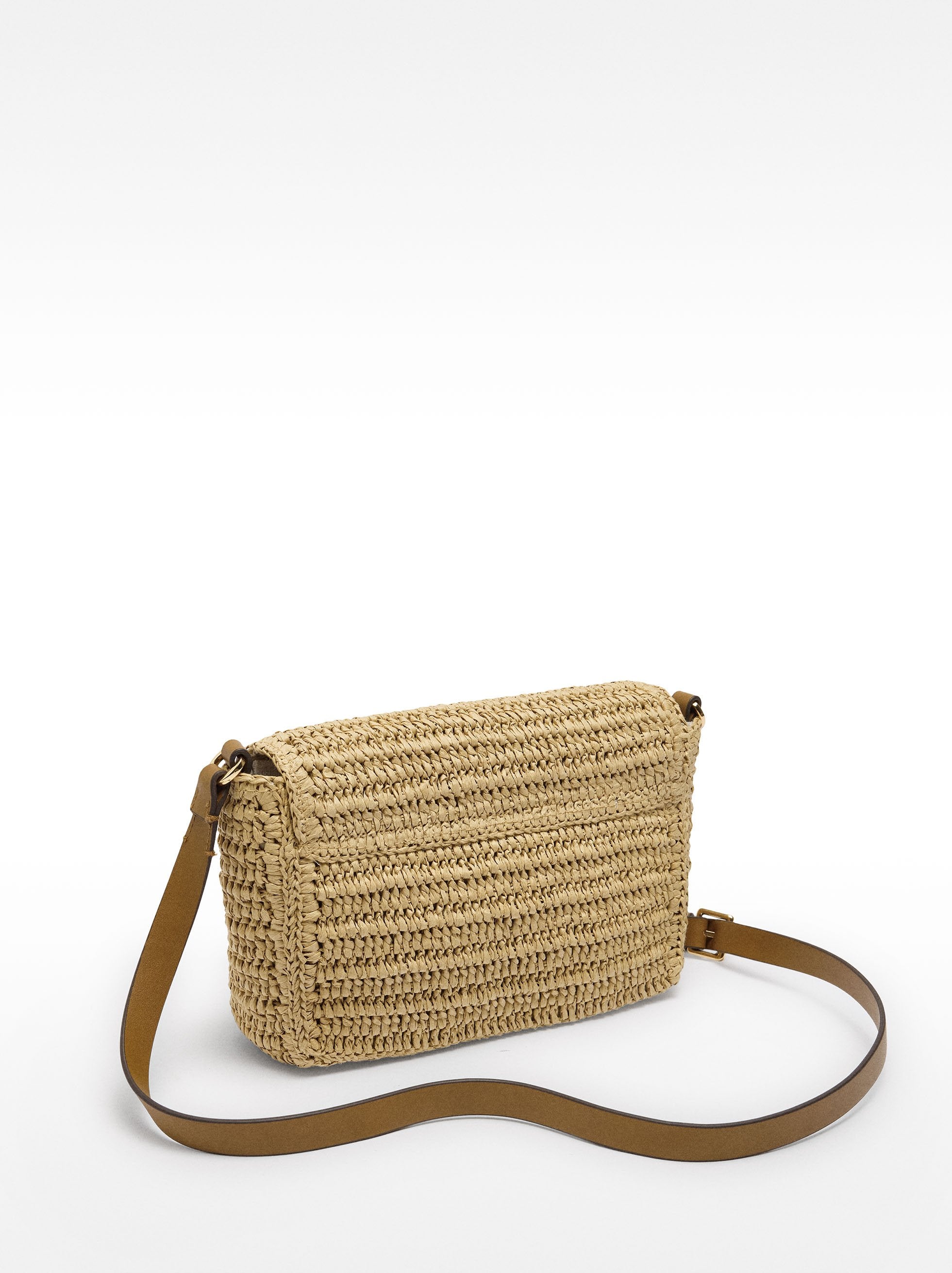 Bolso Bandolera Efecto Rafia Con Solapa