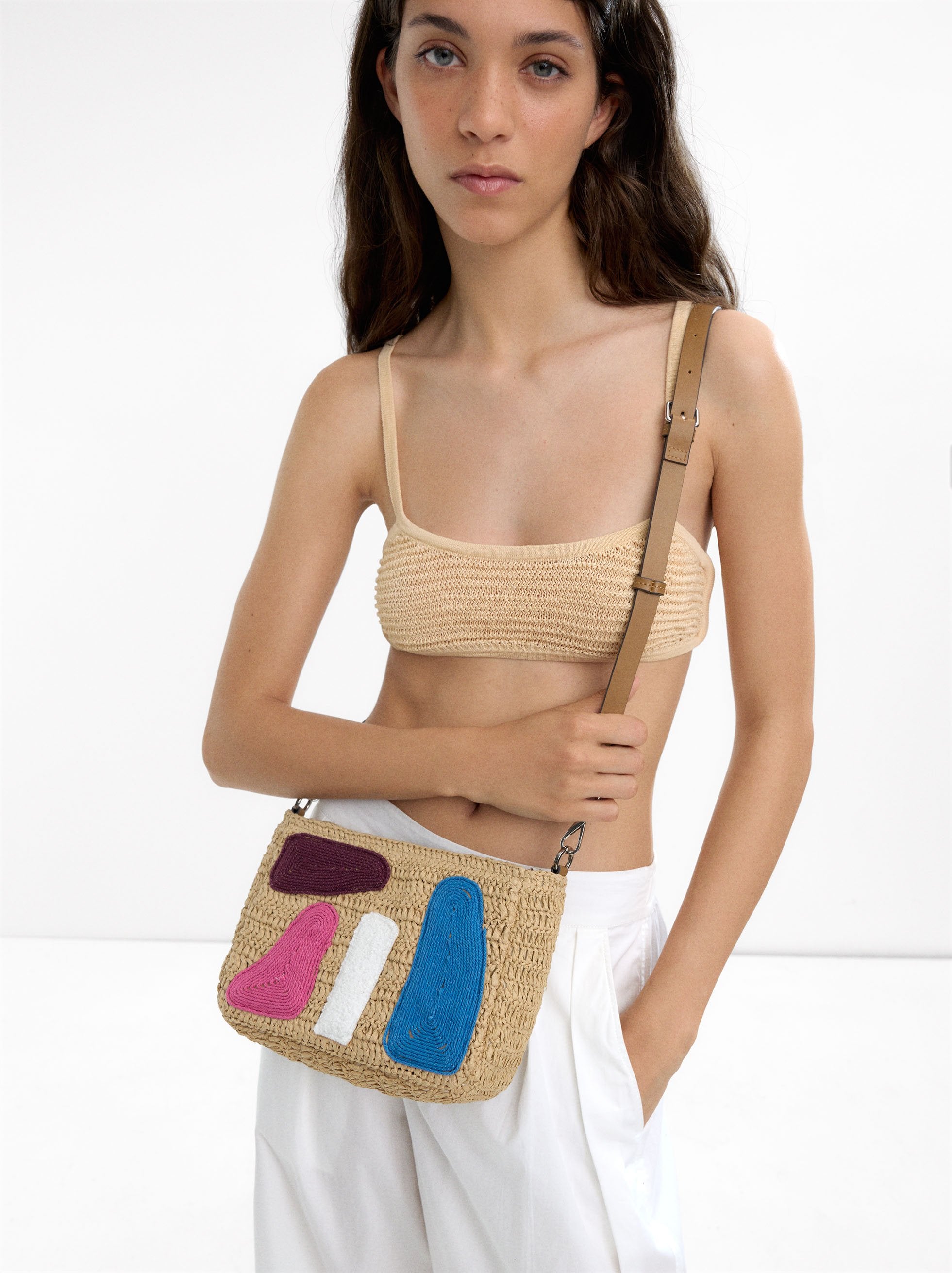 Bolso Bandolera Efecto Rafia Aplicaciones Multicolor