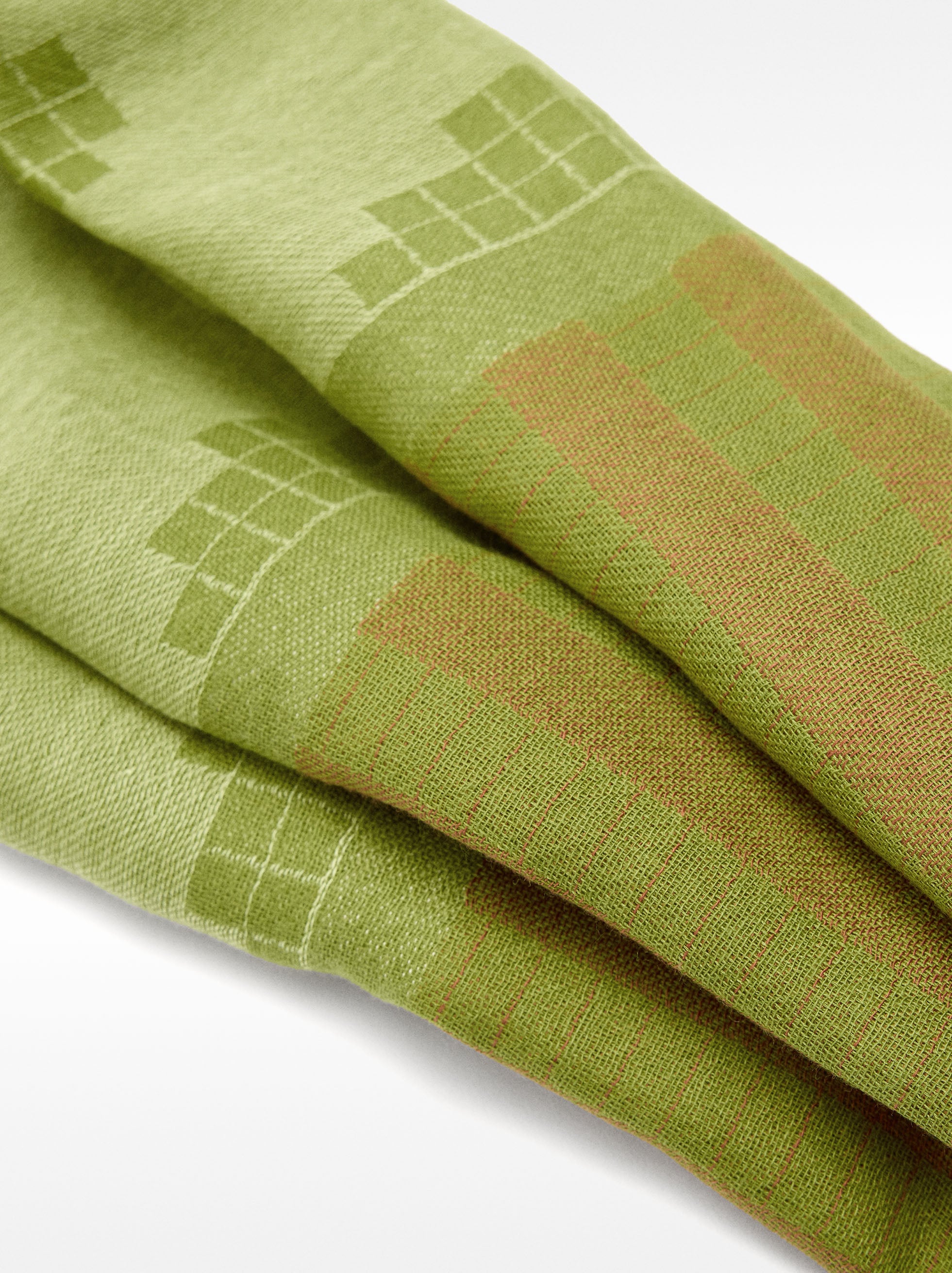 Bufanda Con Estampado Y Flecos