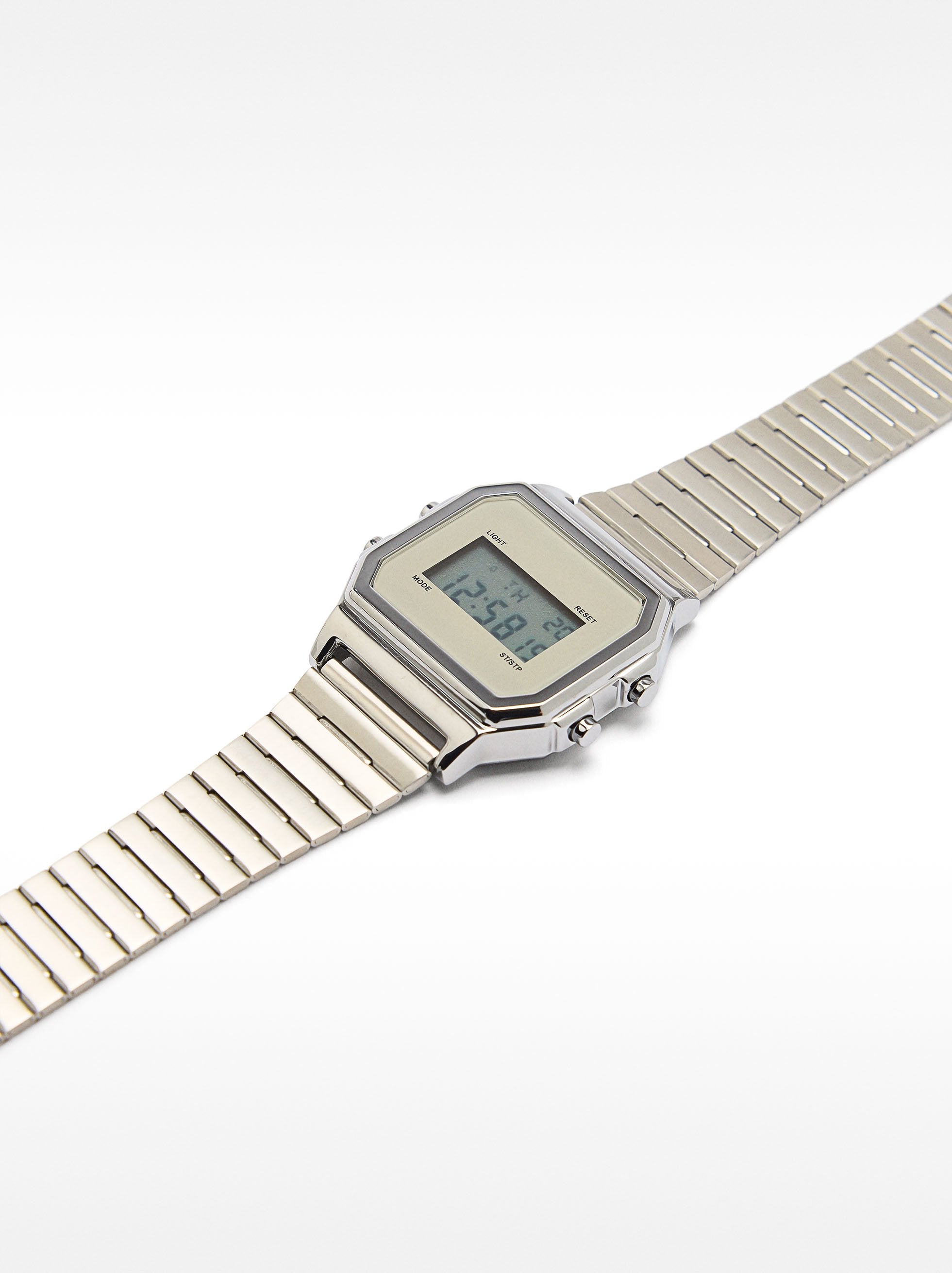 Reloj Digital Con Pulsera De Acero Inoxidable