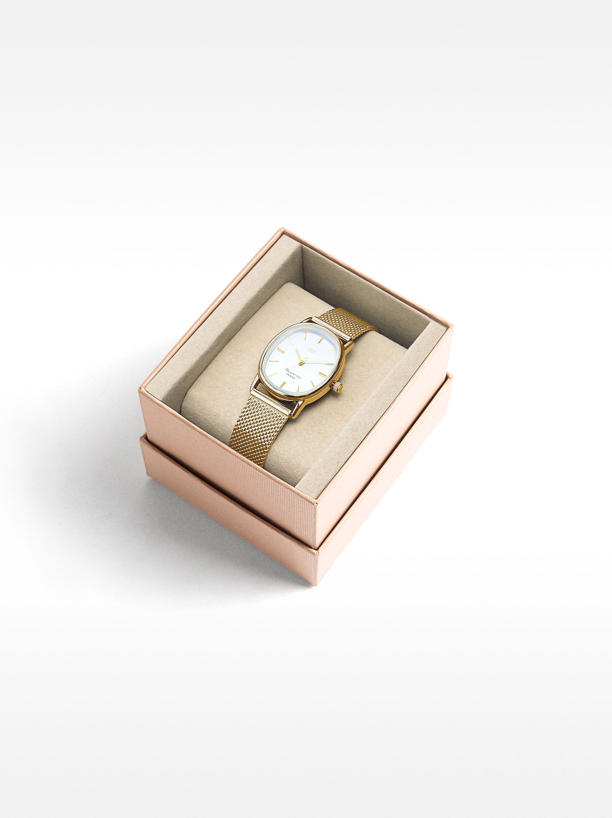 Reloj Ovalado Con Malla Metálica De Acero Inoxidable