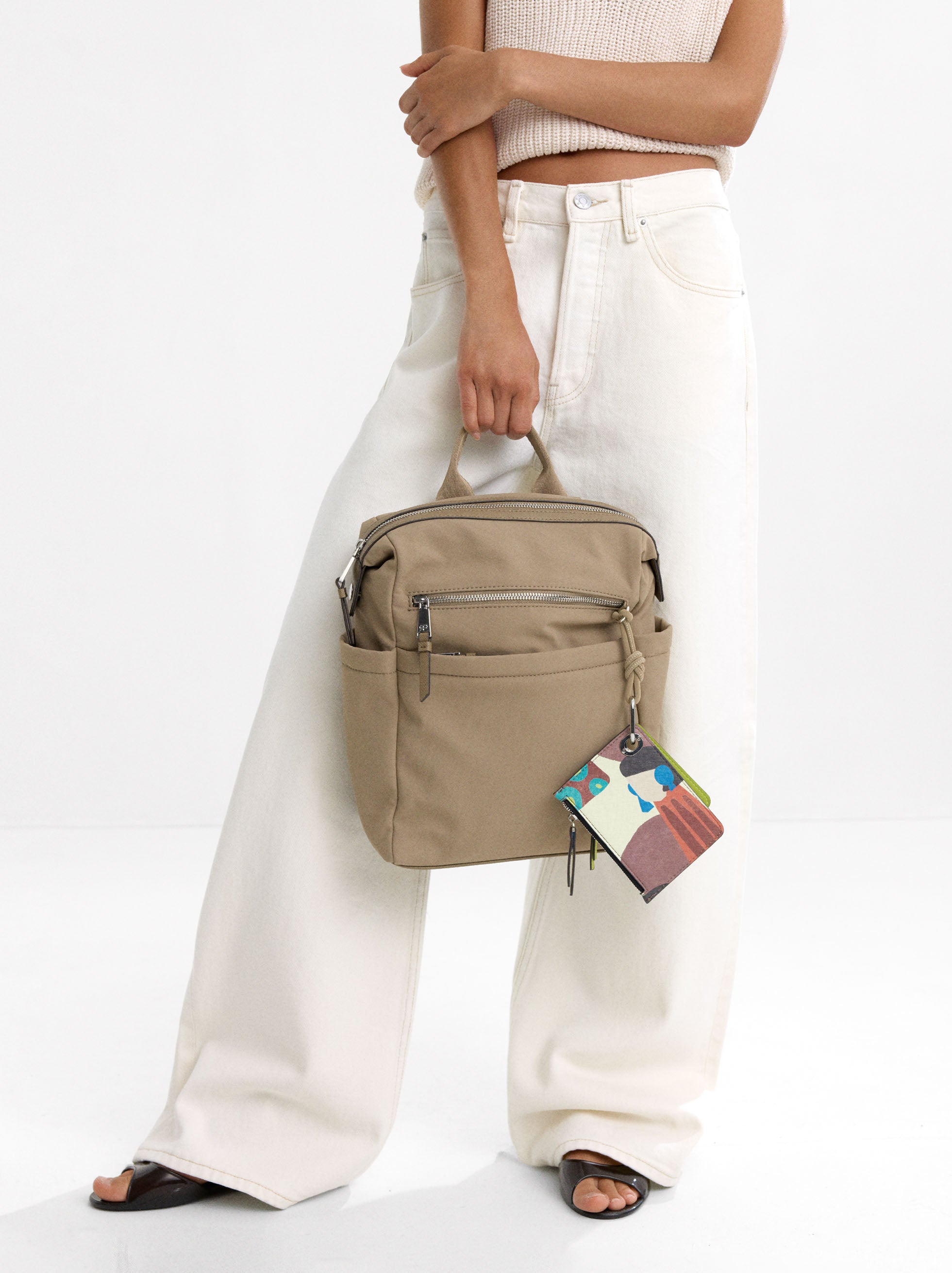 Mochila De Nylon Con Colgante