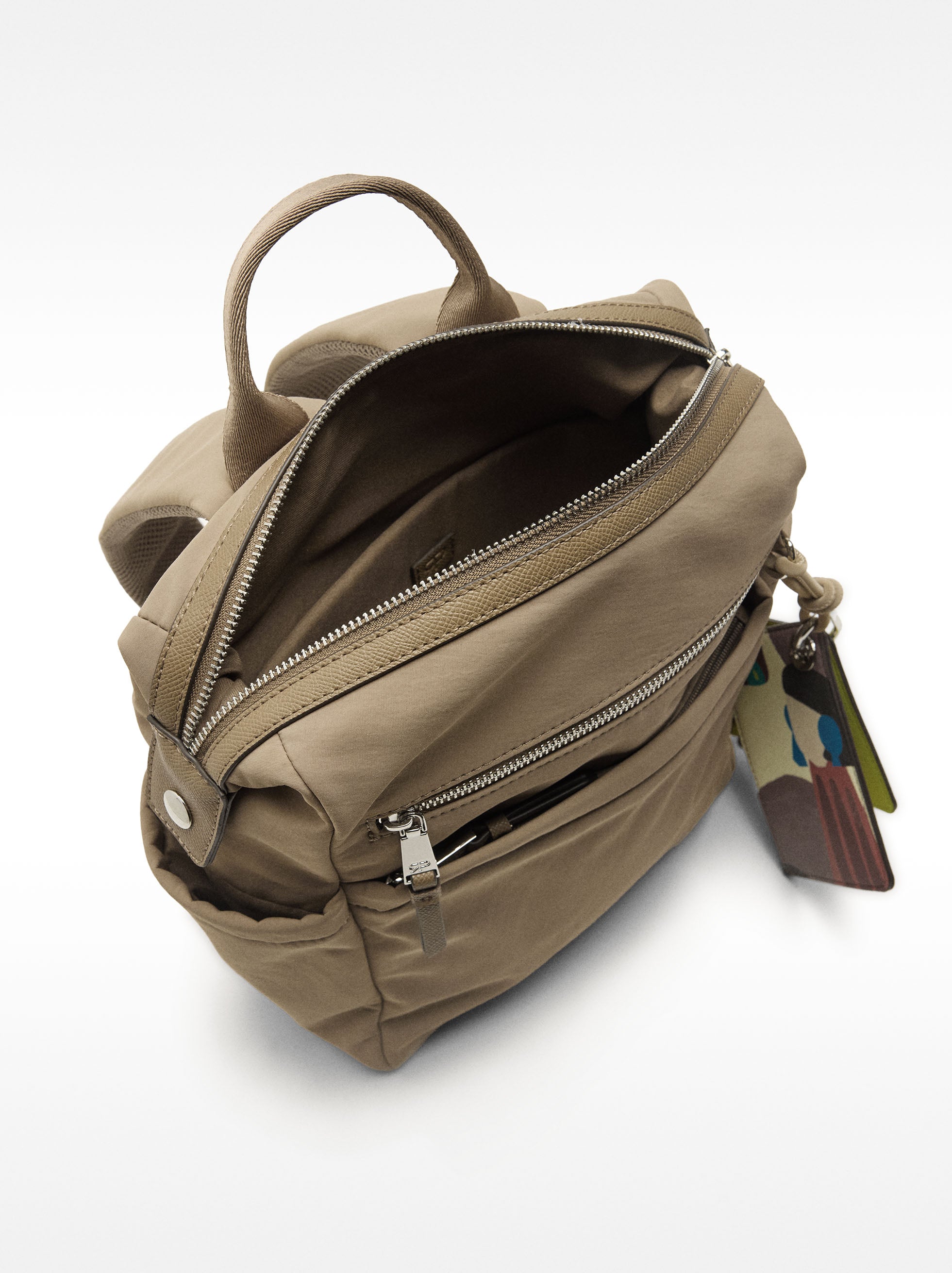 Mochila De Nylon Con Colgante