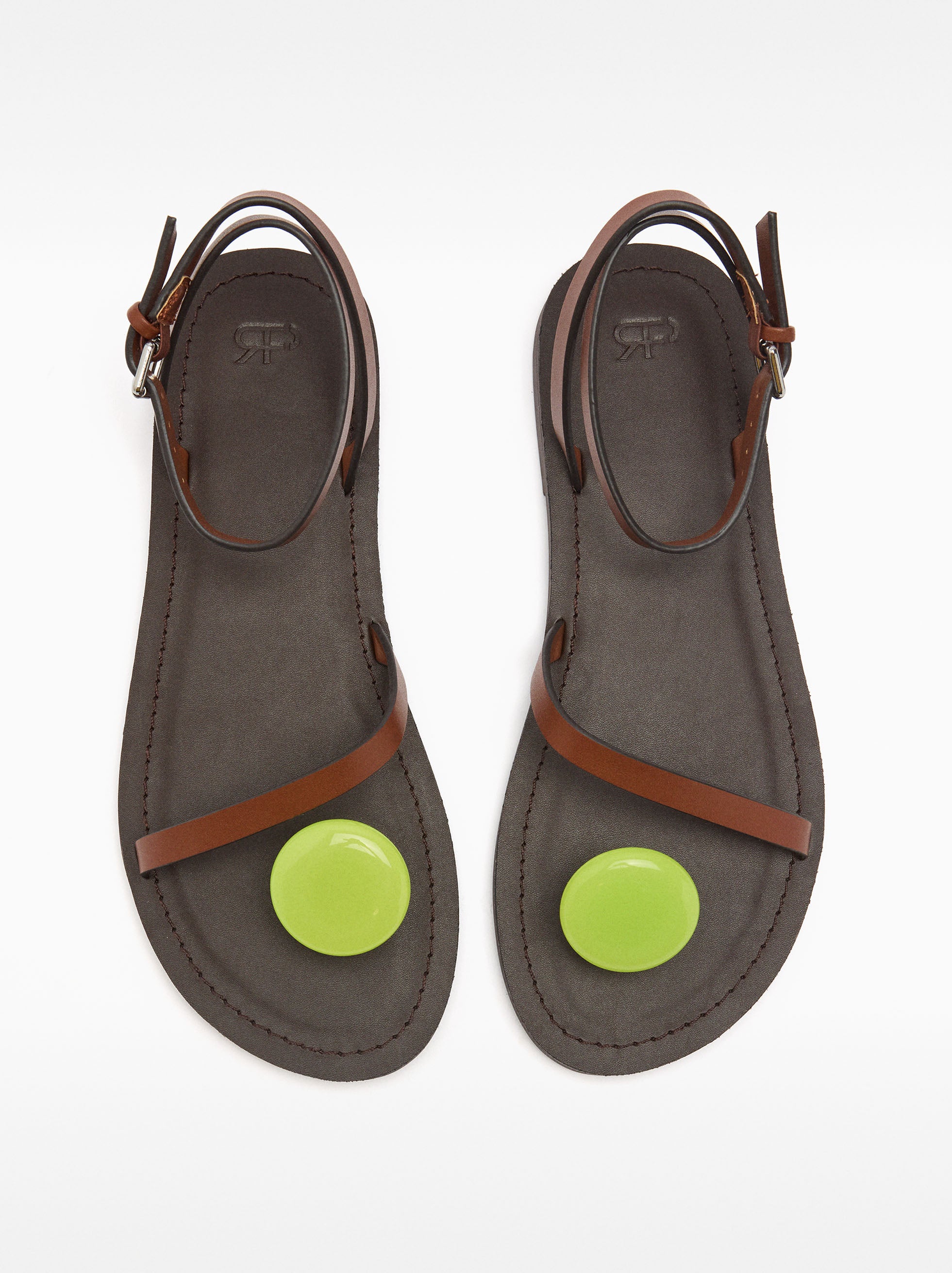 Sandalias Planas De Piel Con Adorno