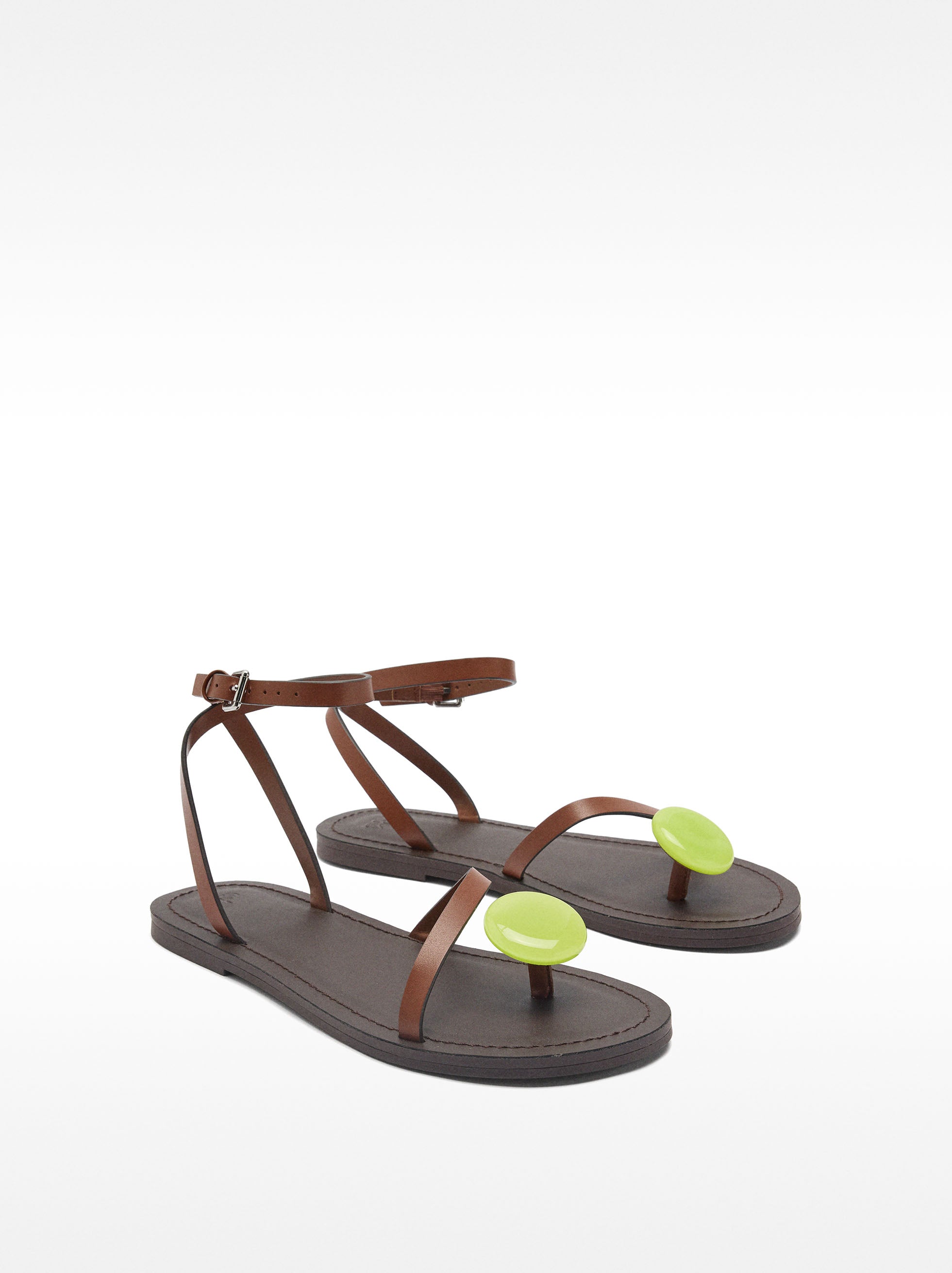 Sandalias Planas De Piel Con Adorno