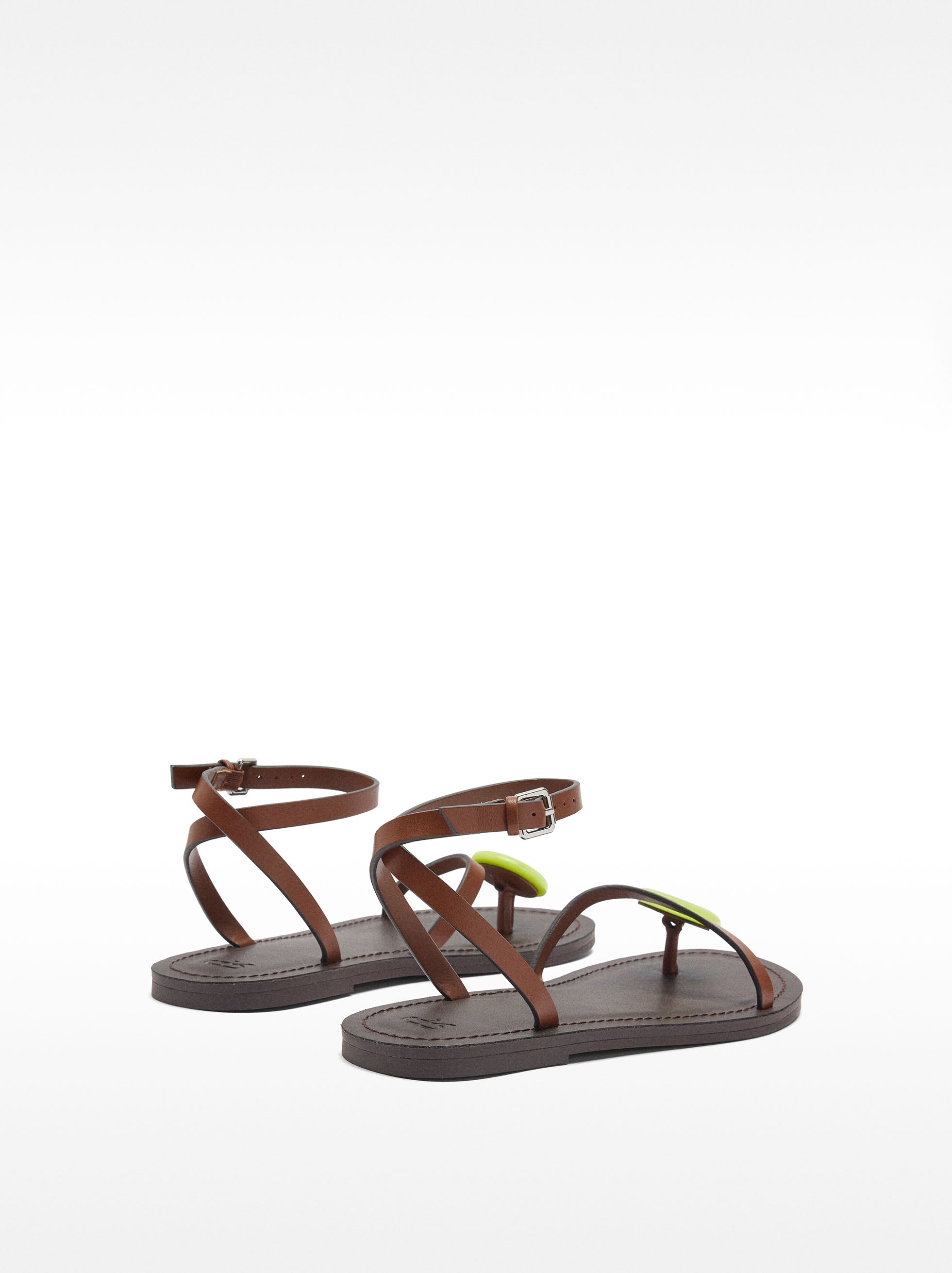 Sandalias Planas De Piel Con Adorno