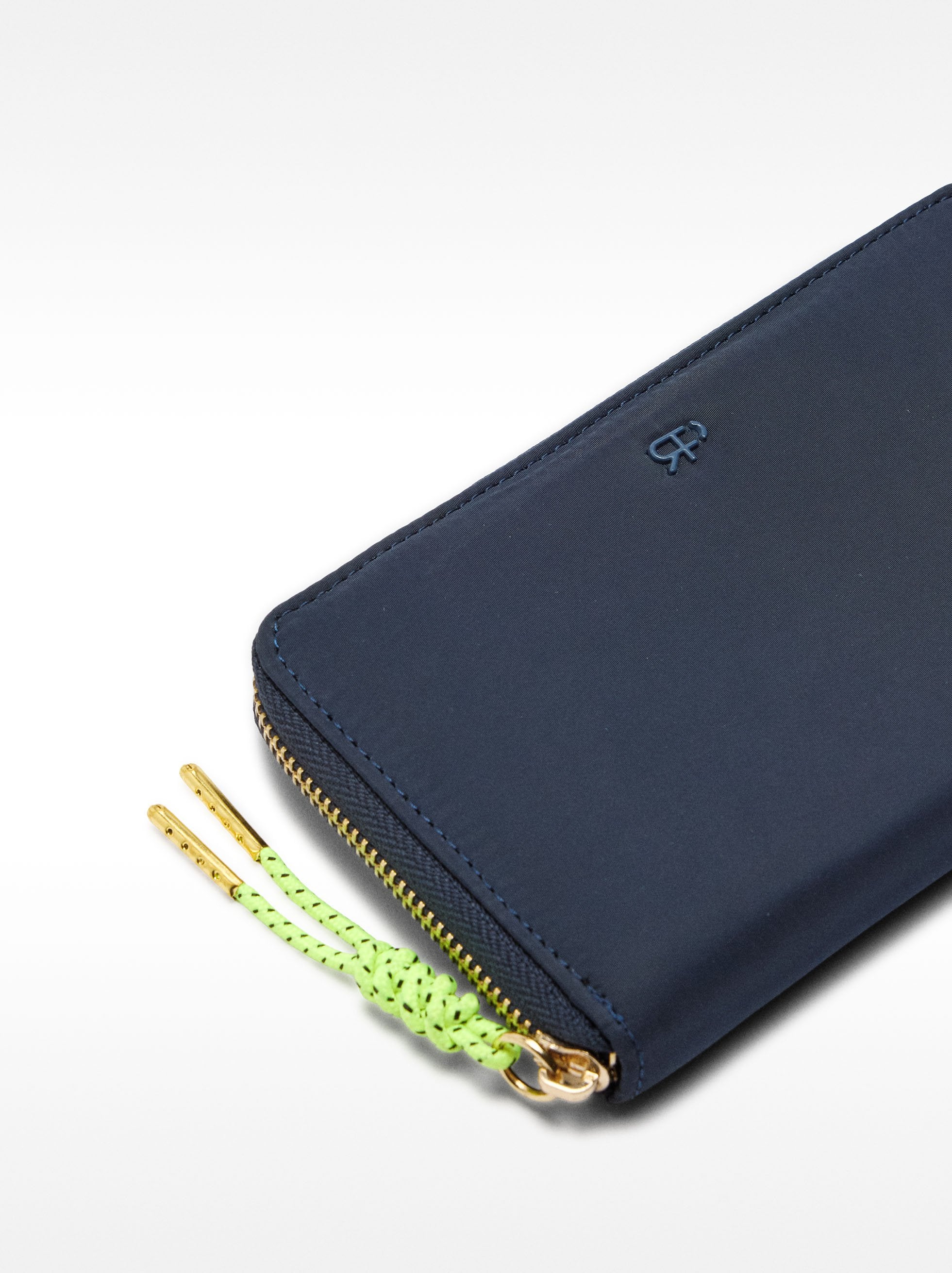 Cartera De Nylon Con Cremallera