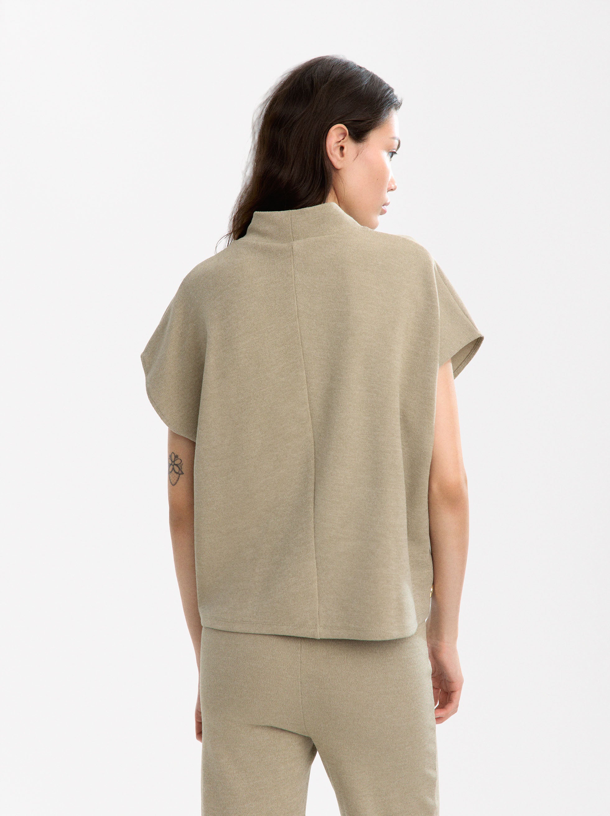 Camiseta Con Botones Laterales