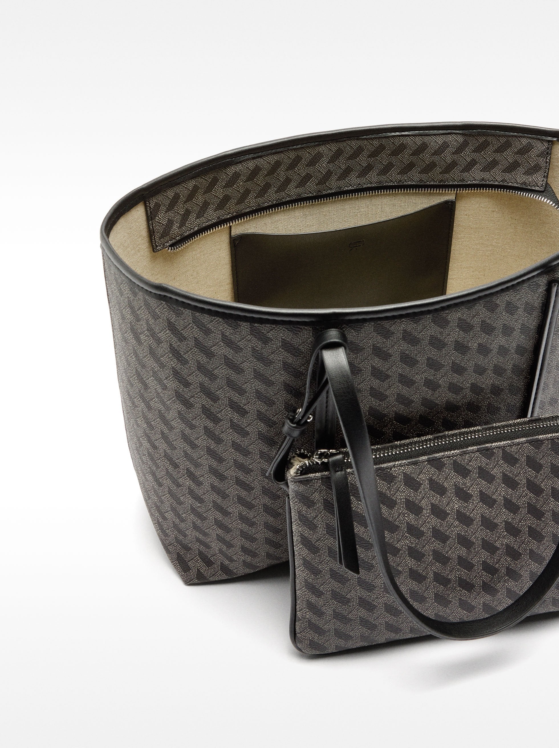 Bolso Shopper Con Colgante