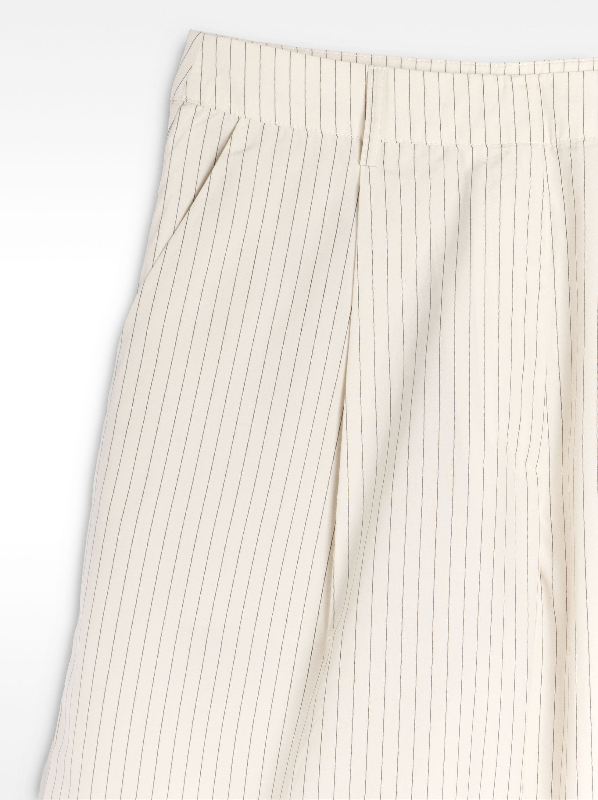 Bermuda A Rayas Con Pliegues