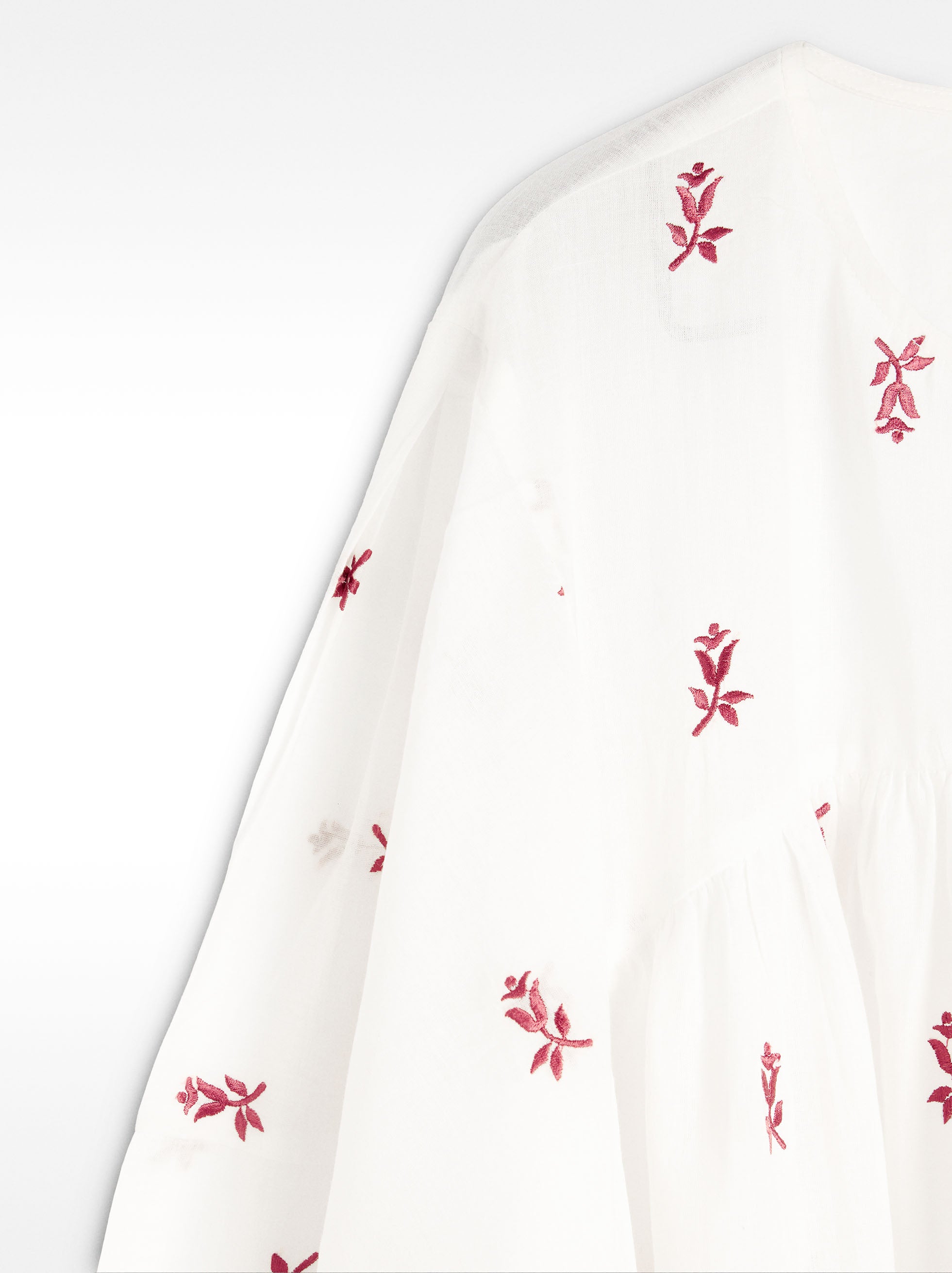 Blusa Con Bordado De 100% Algodón