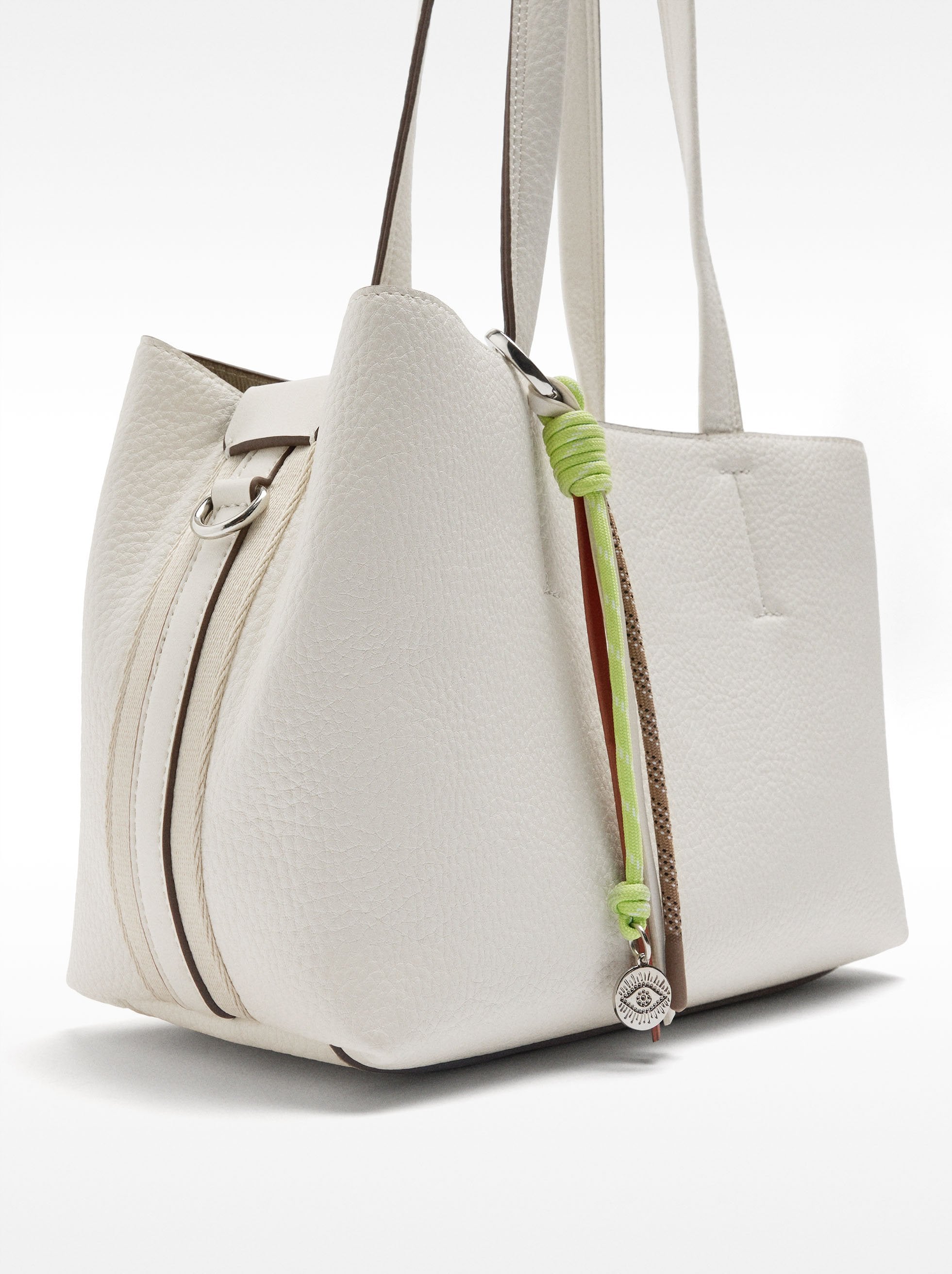 Bolso Tote Con Colgante