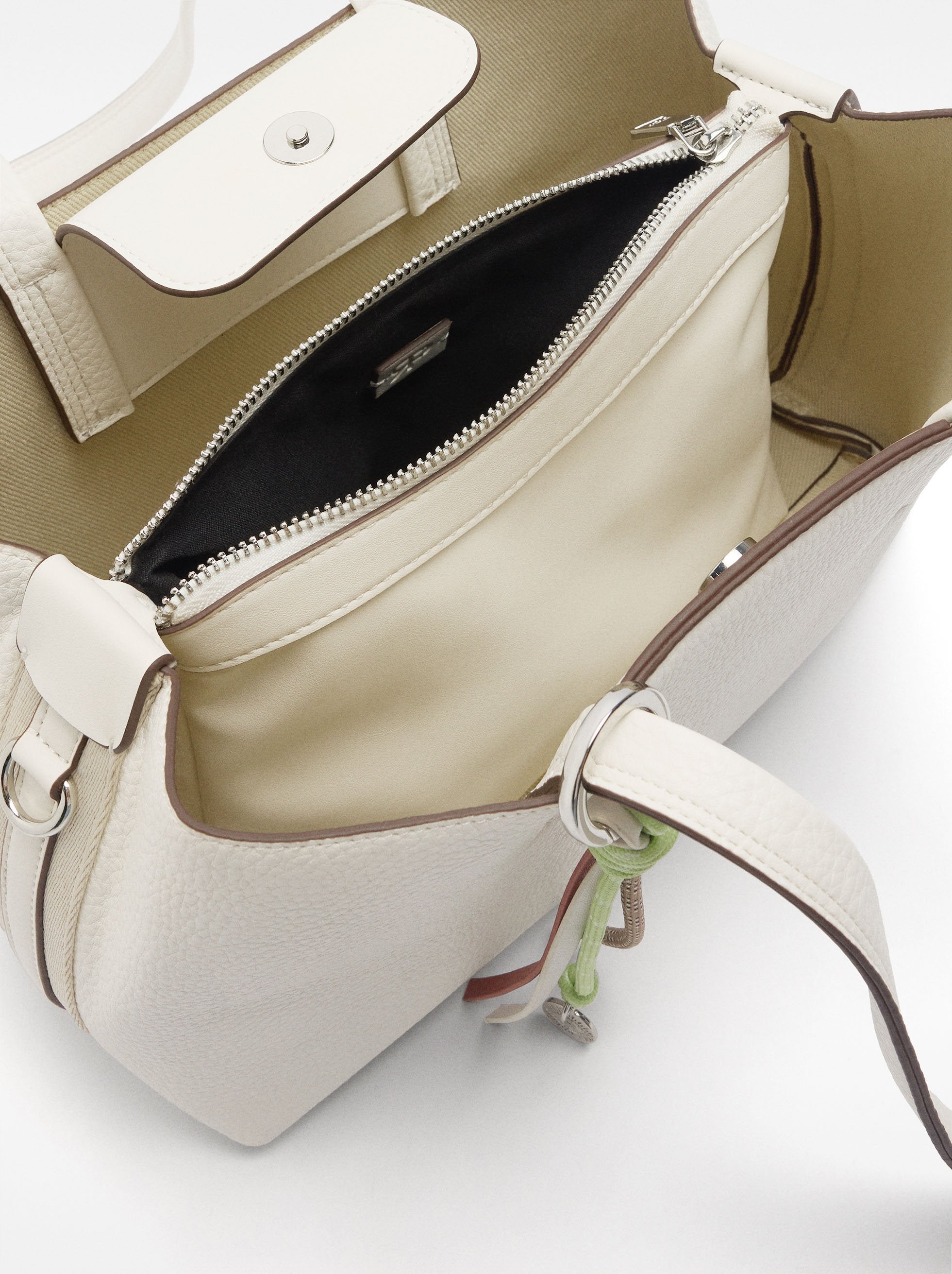 Bolso Tote Con Colgante