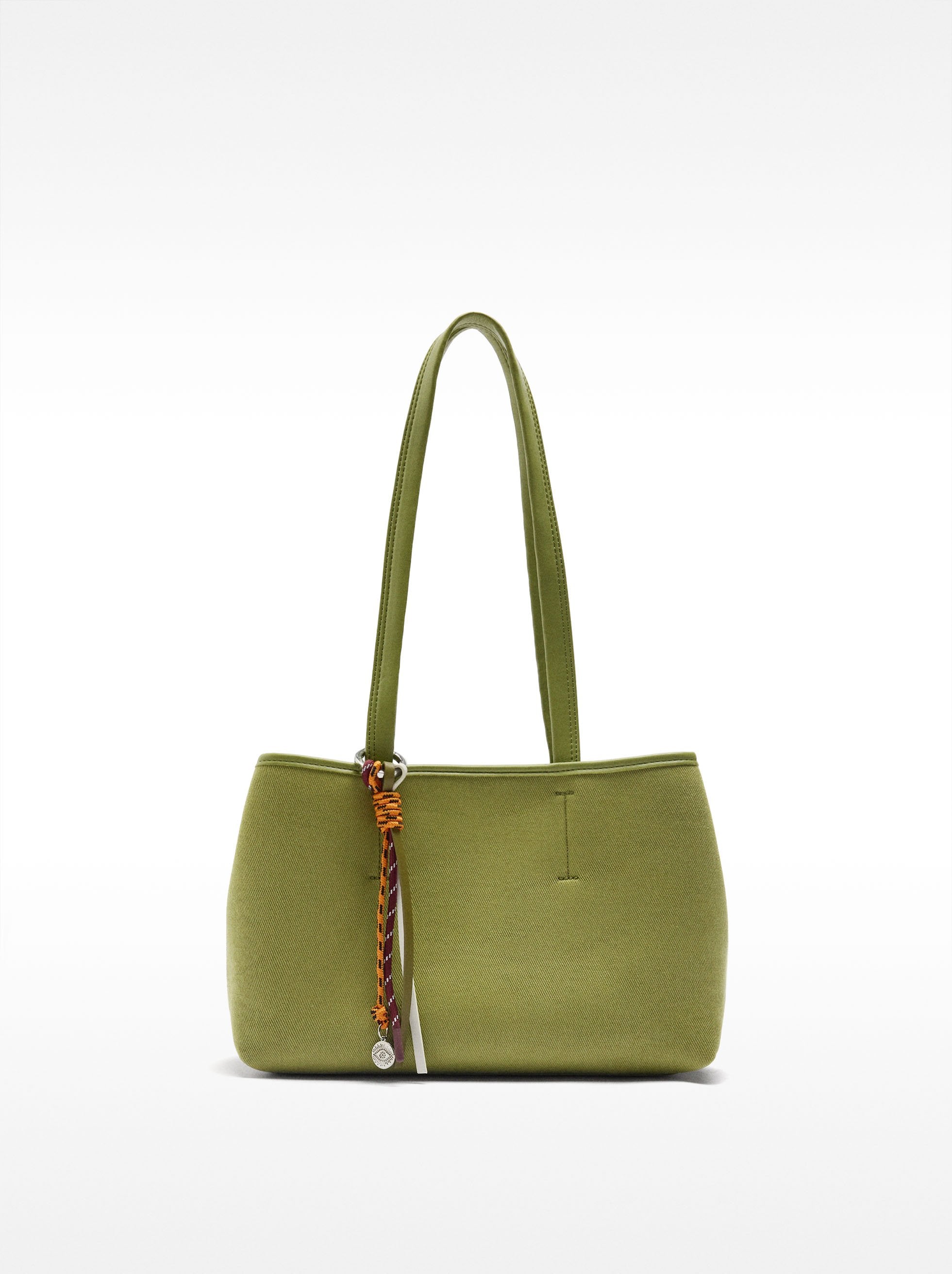 Bolso Tote De Tejido Con Colgante