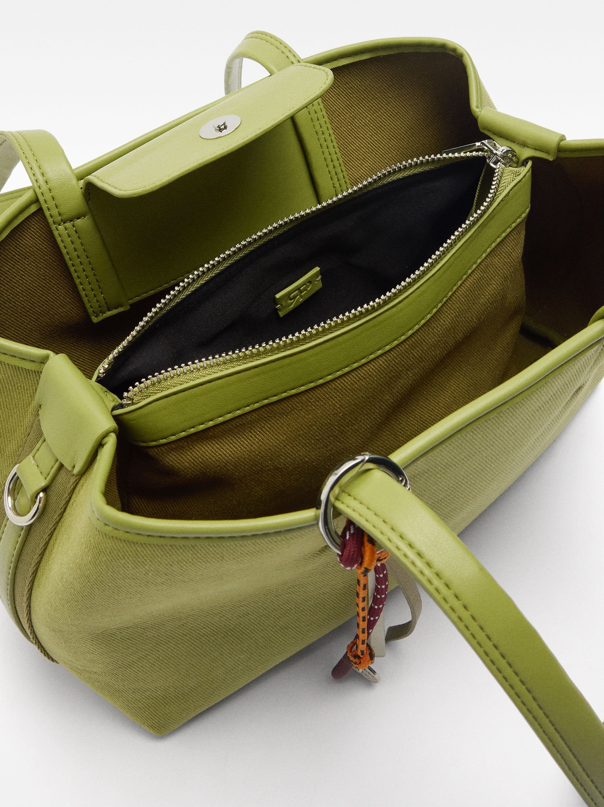 Bolso Tote De Tejido Con Colgante