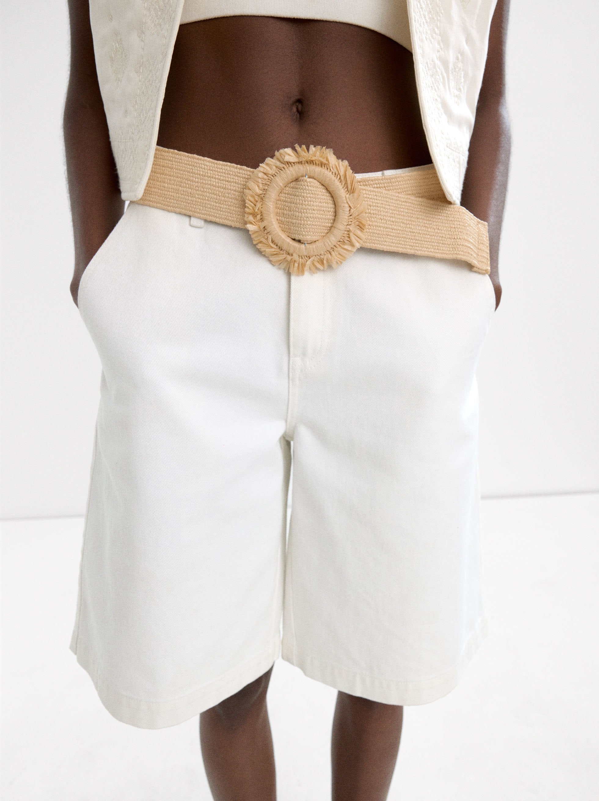 Cinturón Efecto Rafia Con Hebilla Redonda