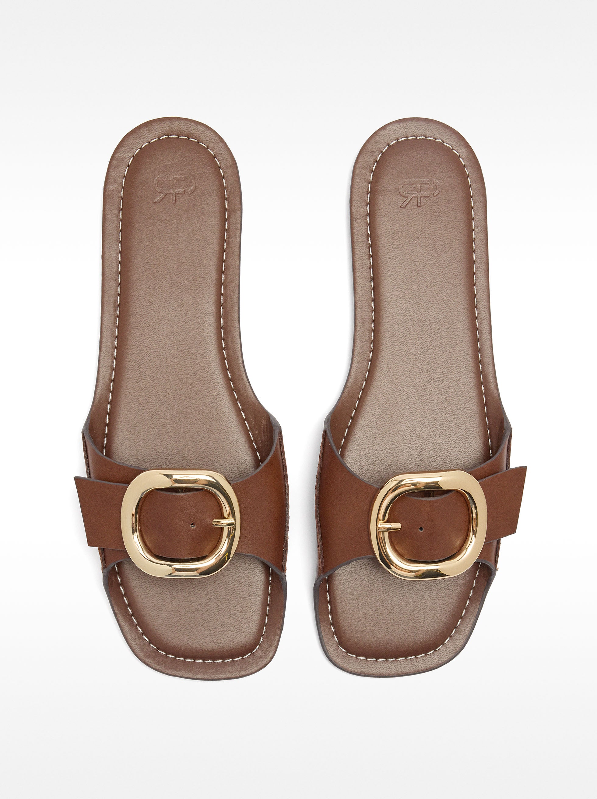 Sandalias Rasas Con Hebilla