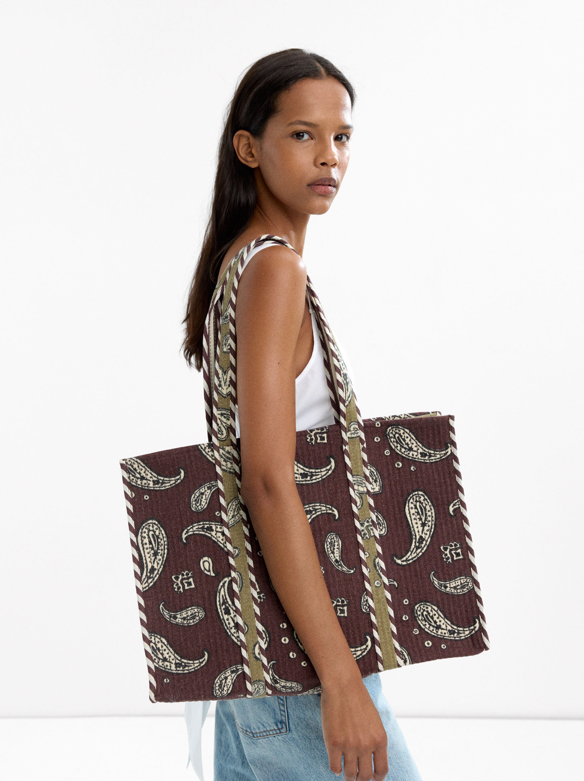 Bolsa Shopper Estampada Con Pespuntes