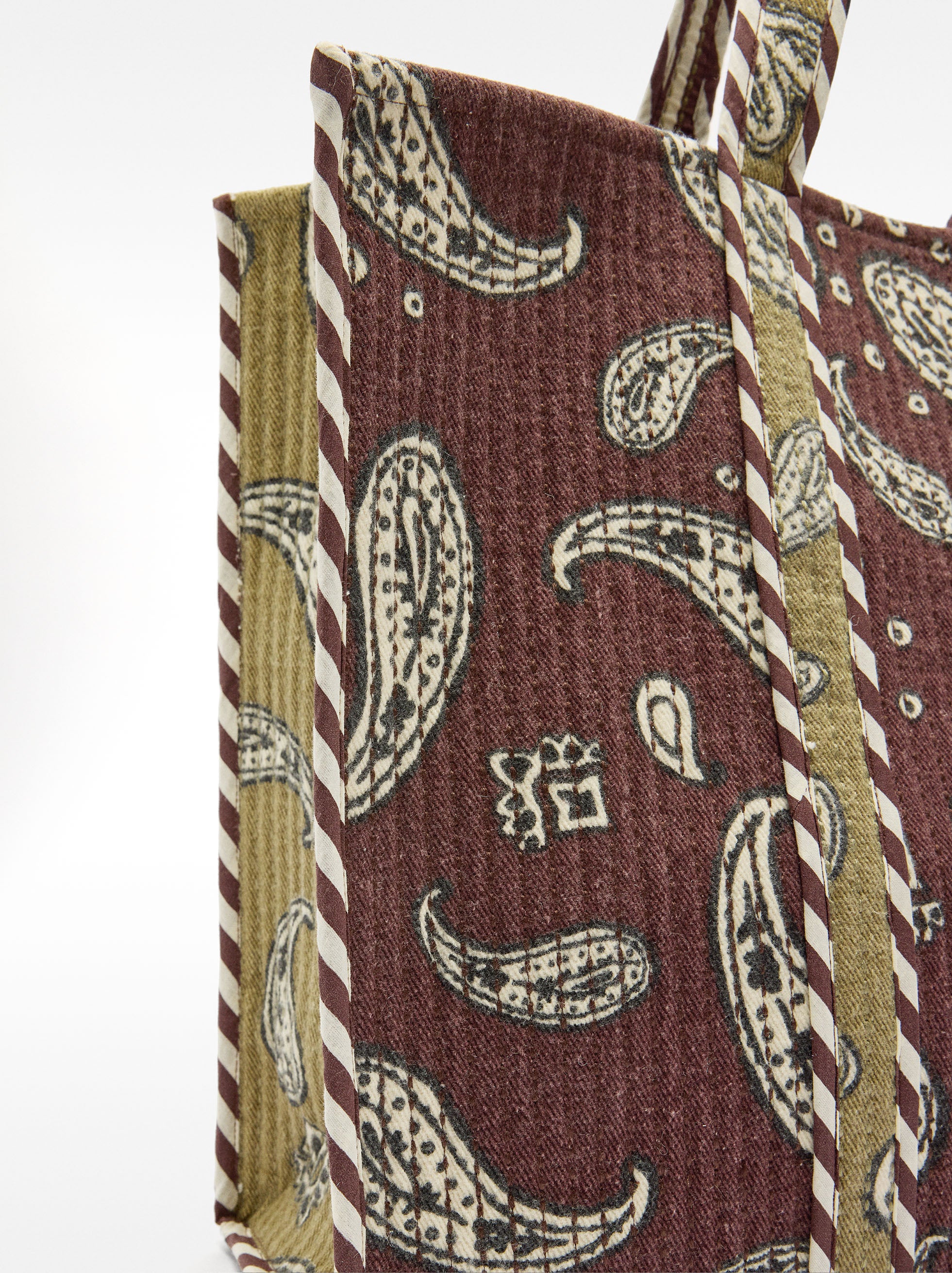 Bolsa Shopper Estampada Con Pespuntes