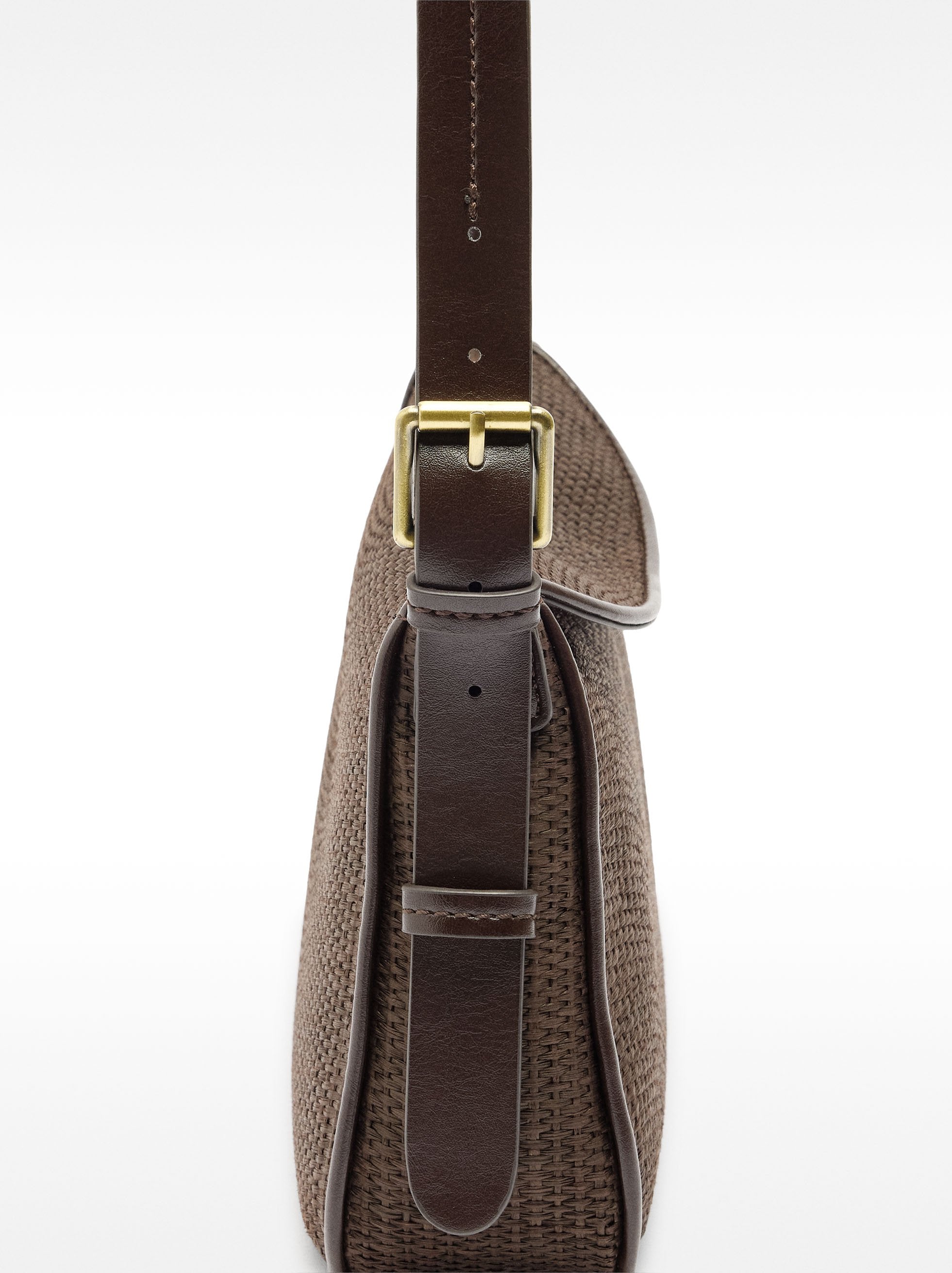 Bolso Bandolera De Efecto Rafia Con Solapa