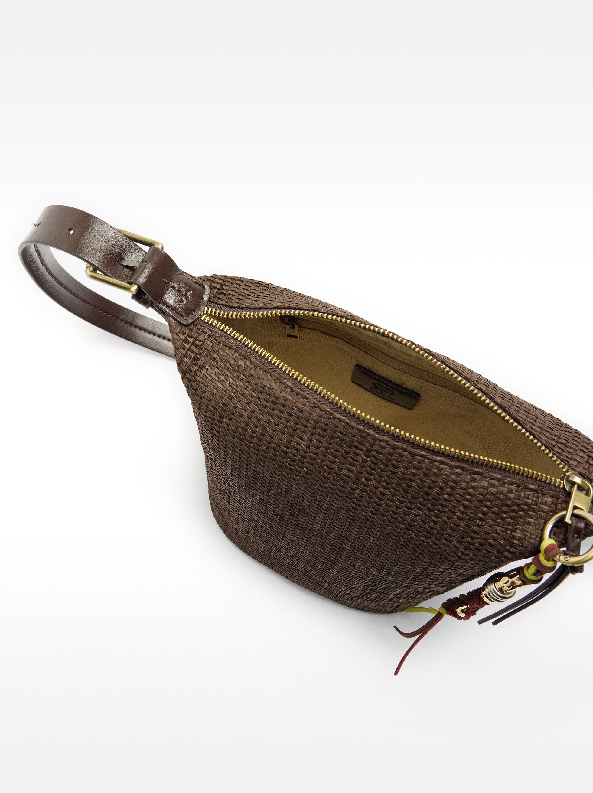 Bolso De Hombro De Efecto Rafia Con Colgante