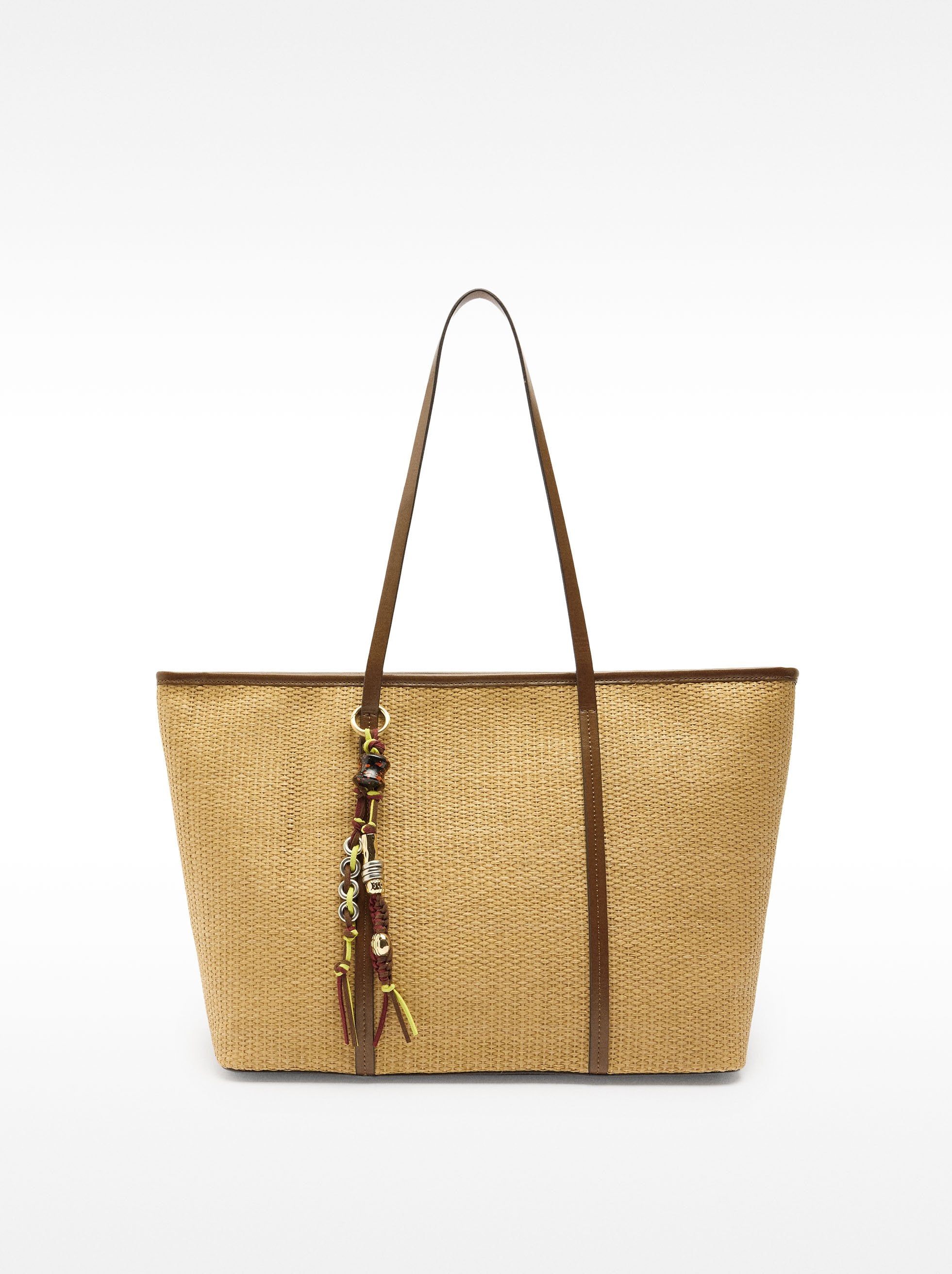 Bolso Shopper De Efecto Rafia Con Colgante