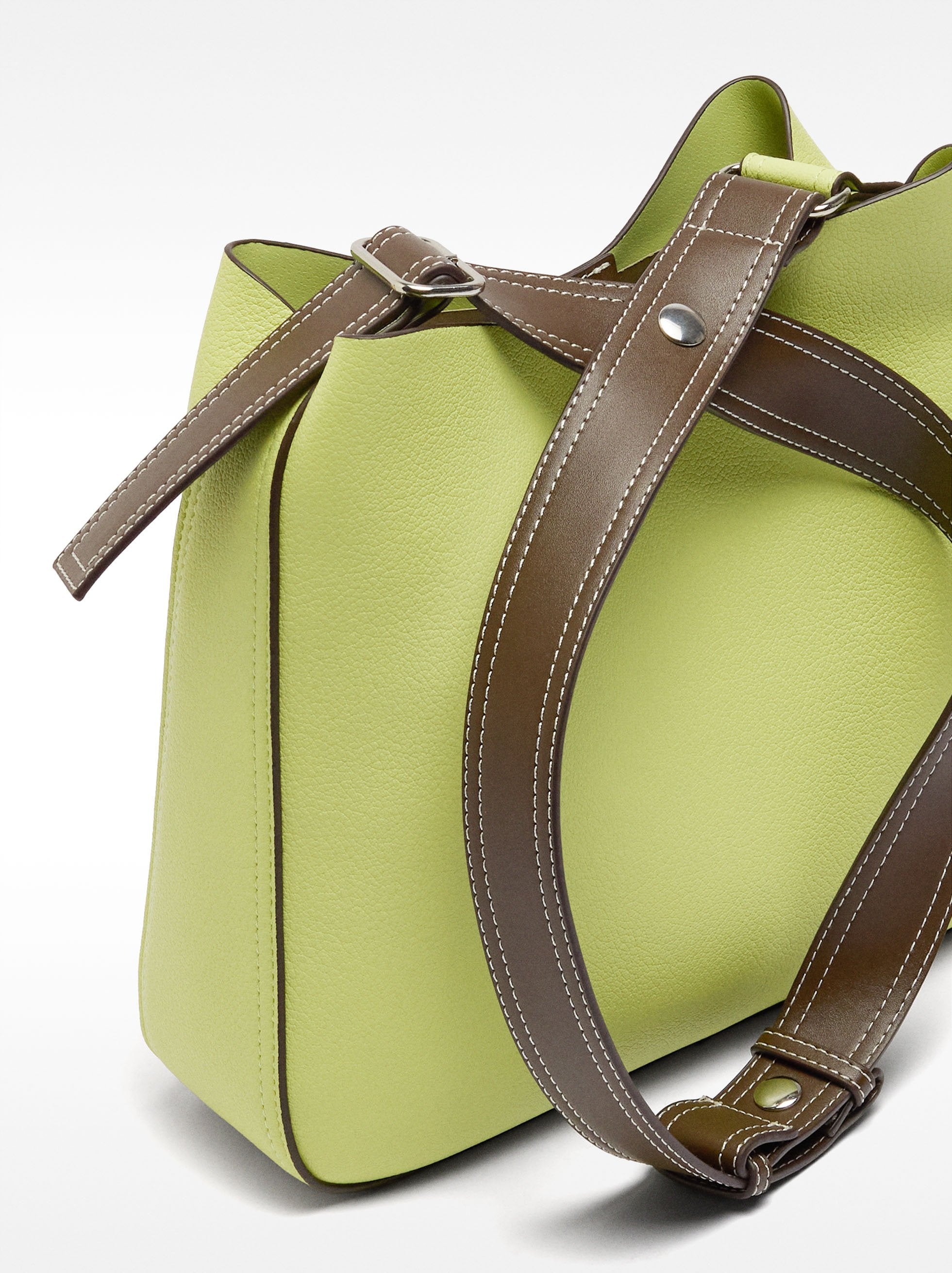 Bolso De Hombro Con Textura