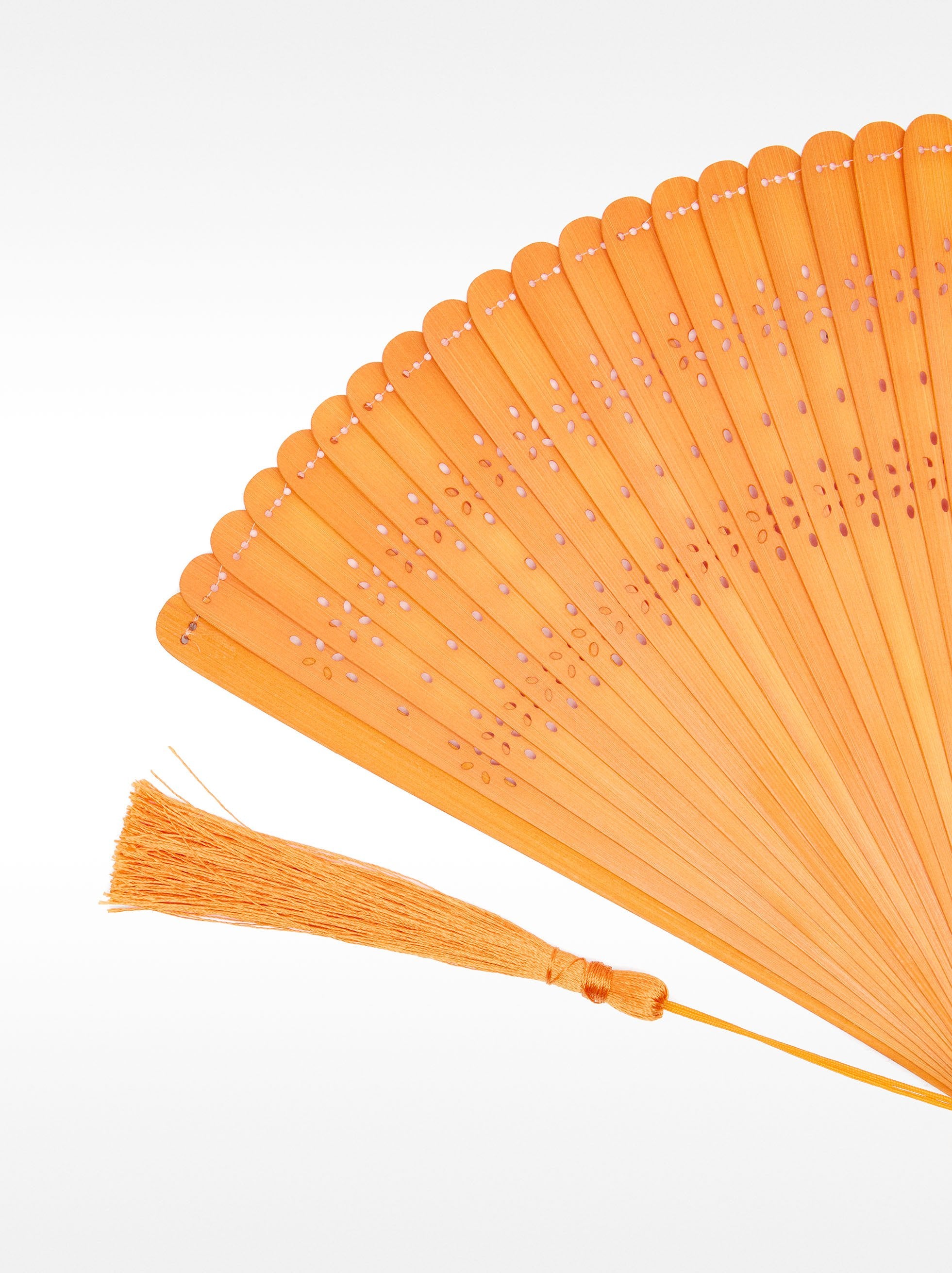 Abanico De Bambú Con Perforado