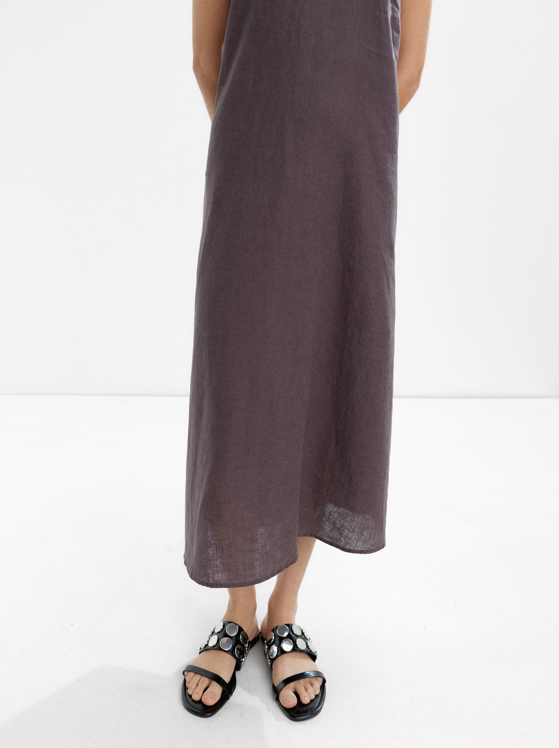 Sandalias Rasas Con Detalles Metálicos