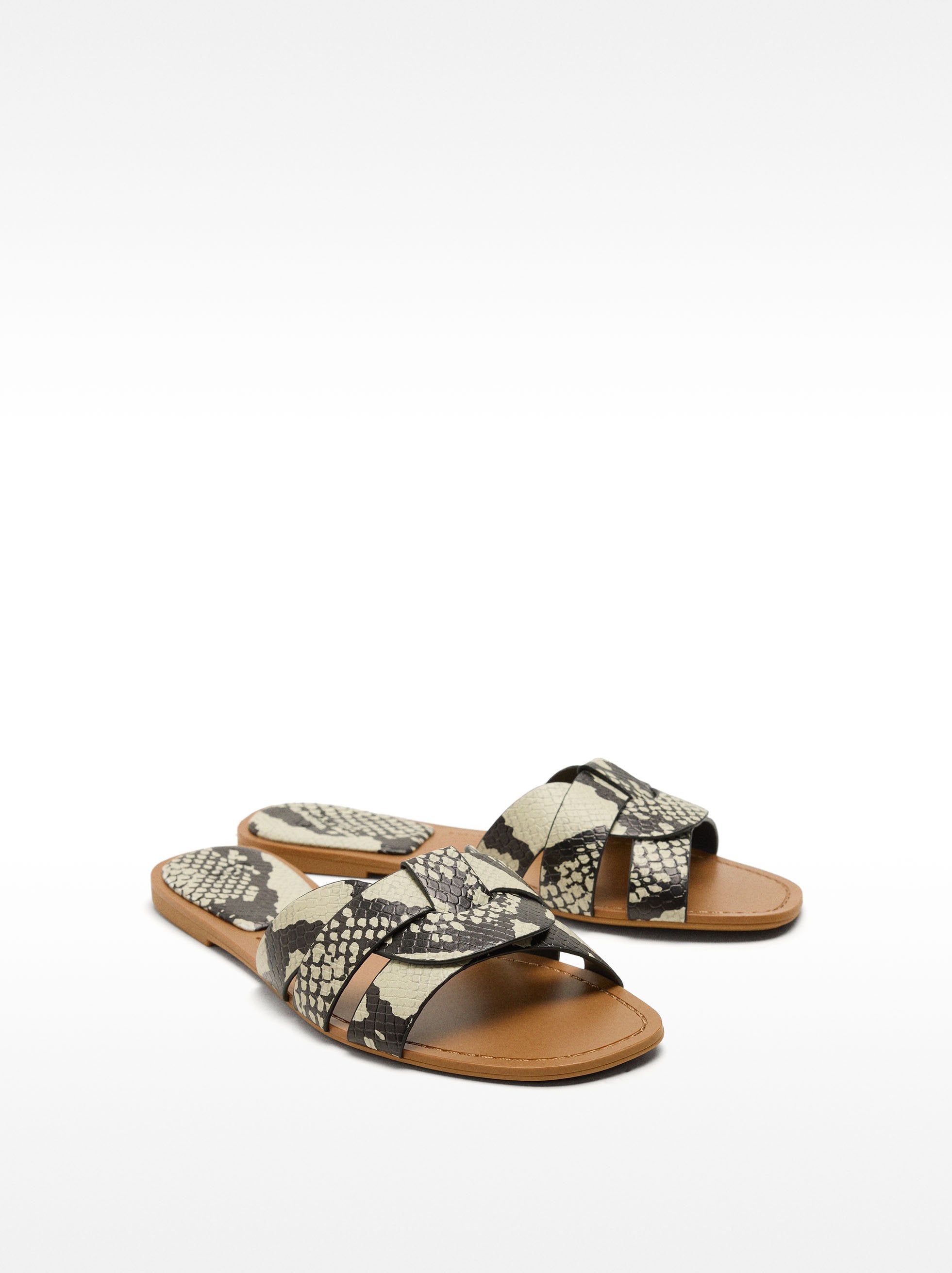 Sandalias Planas Cruzadas Con Grabado Animal