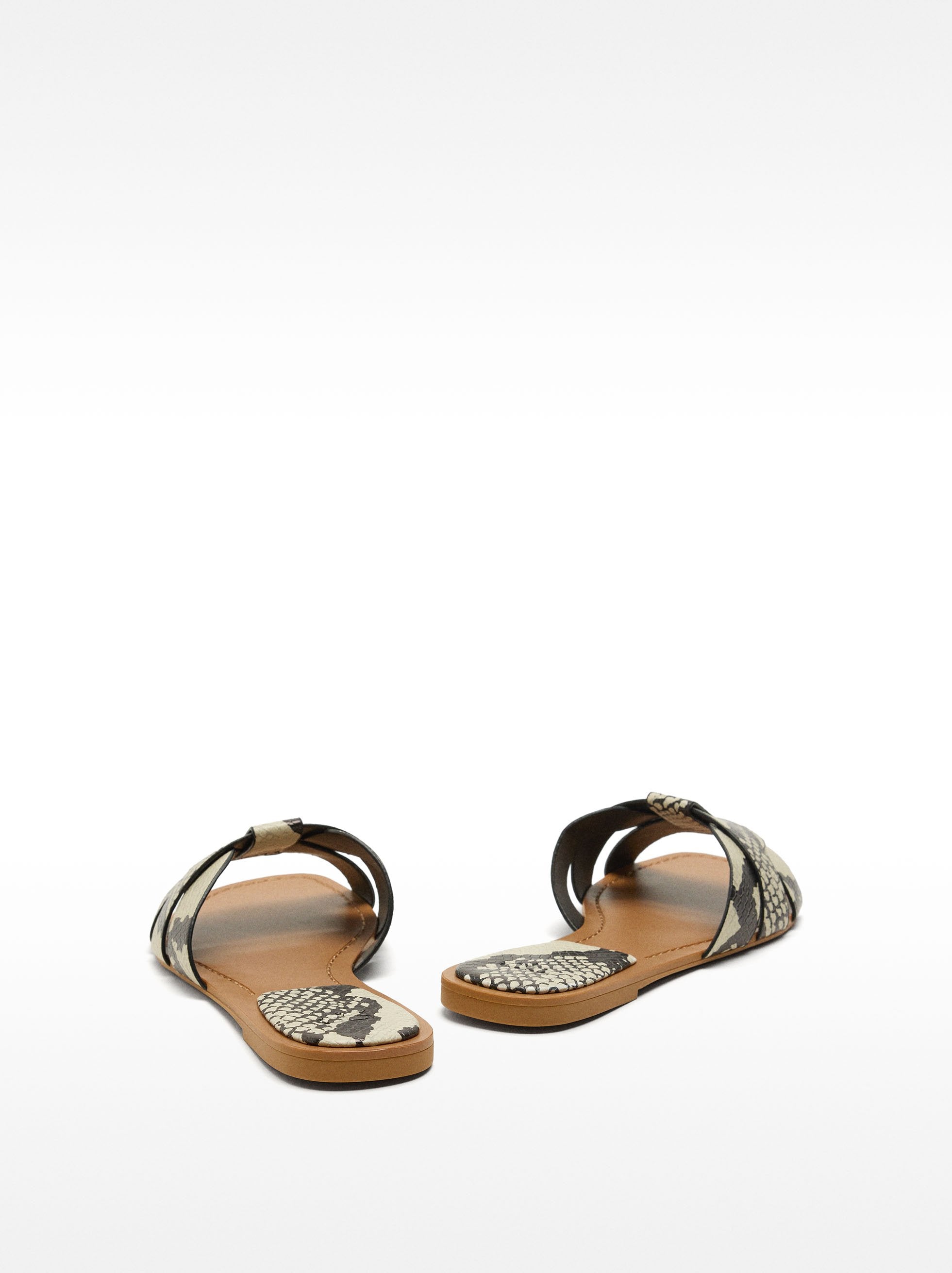 Sandalias Planas Cruzadas Con Grabado Animal
