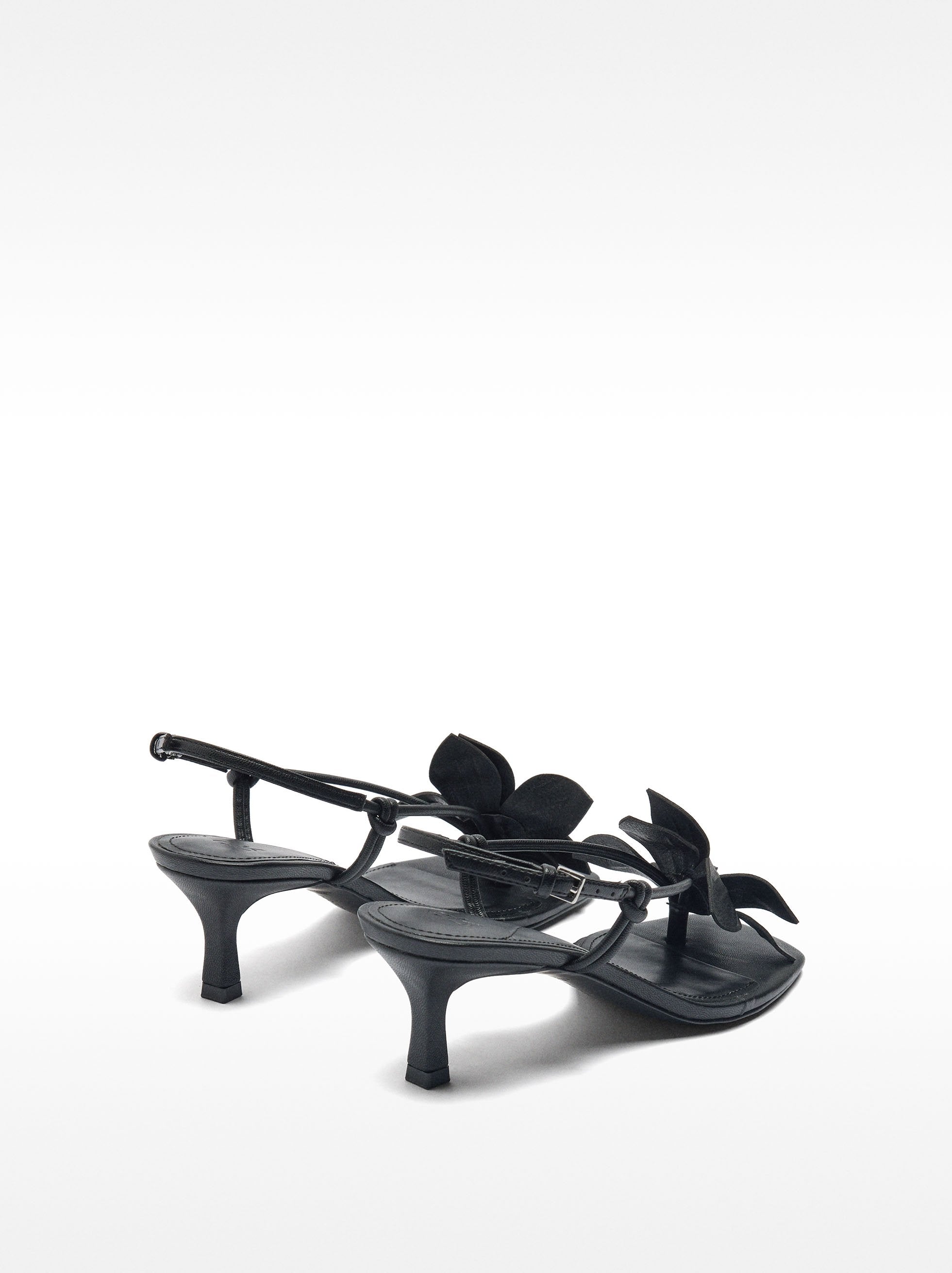 Sandalias De Tacón Con Flor