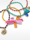 Set De Pulseras Elásticas Multicolor Con Charms