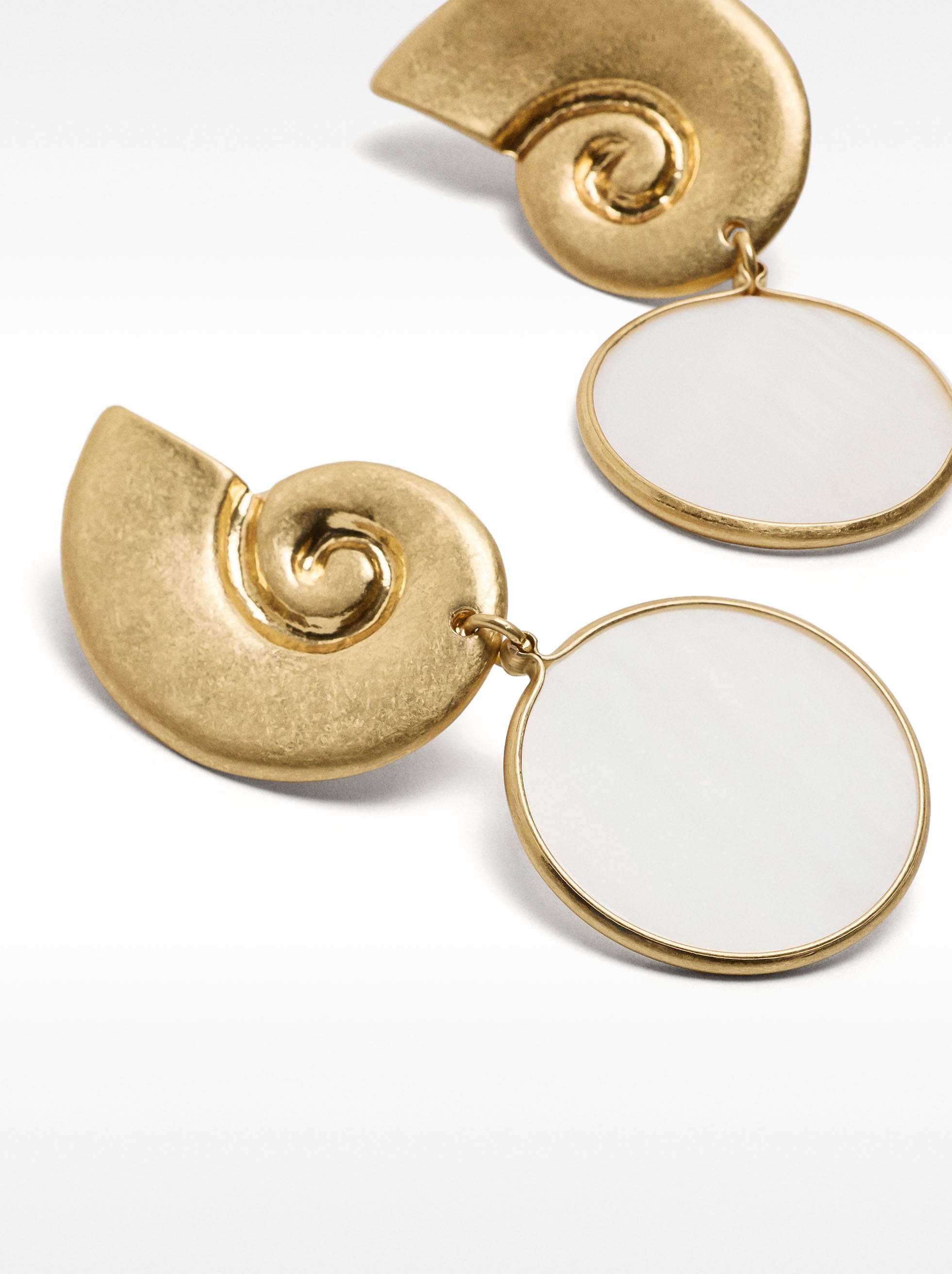 Pendientes Largos De Concha Y Círculo
