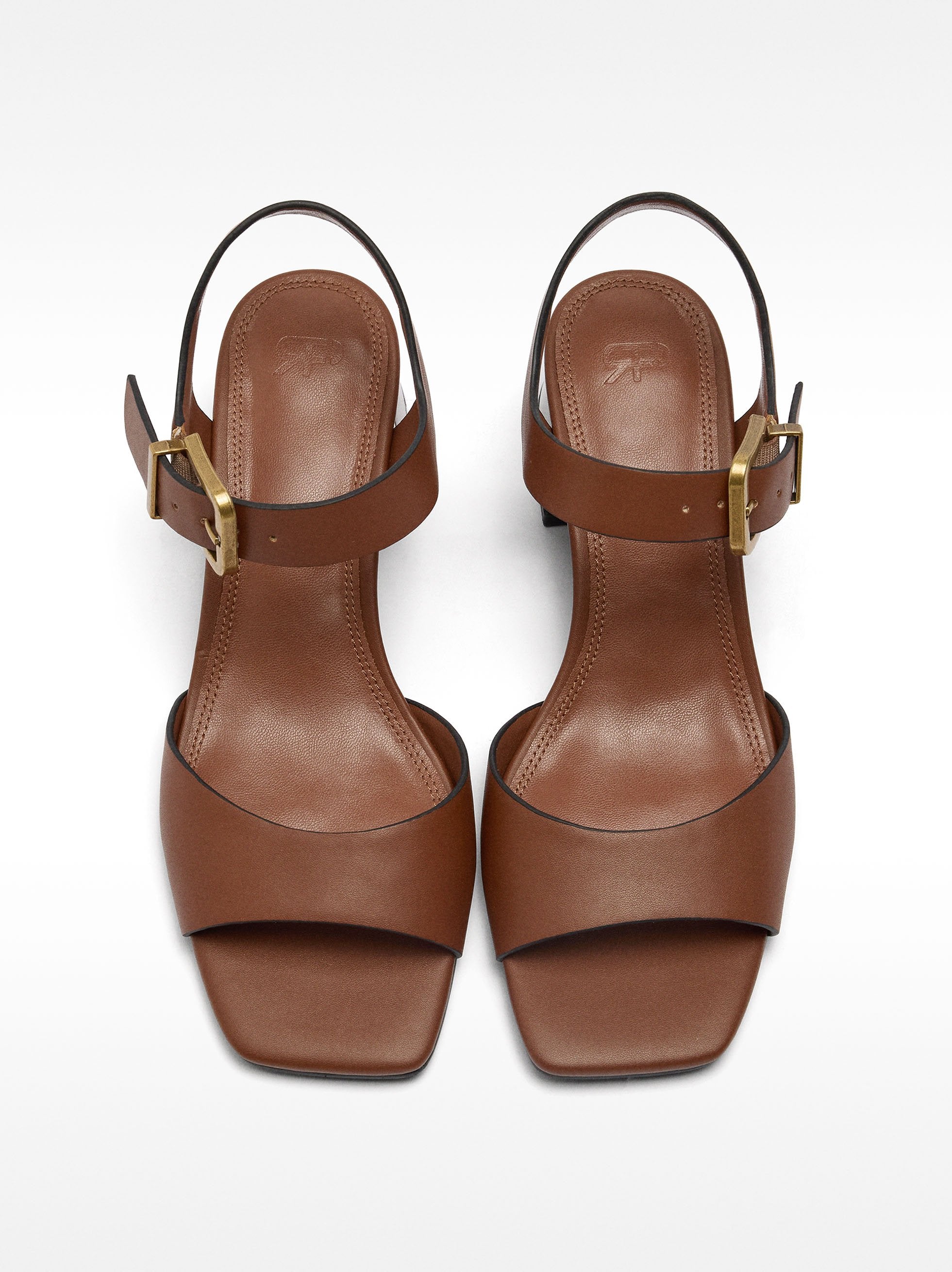 Sandalia De Tacón Con Tira