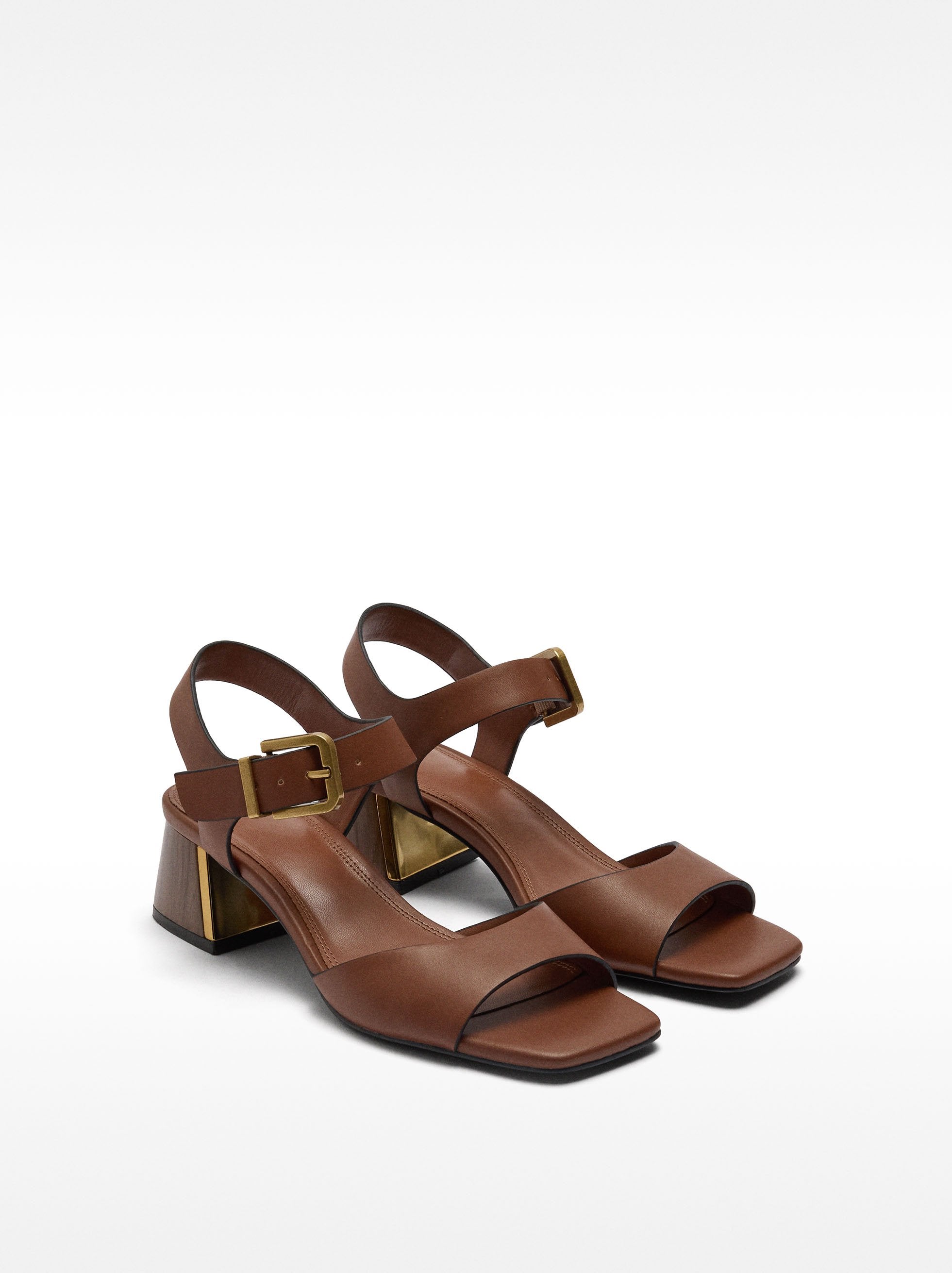 Sandalia De Tacón Con Tira