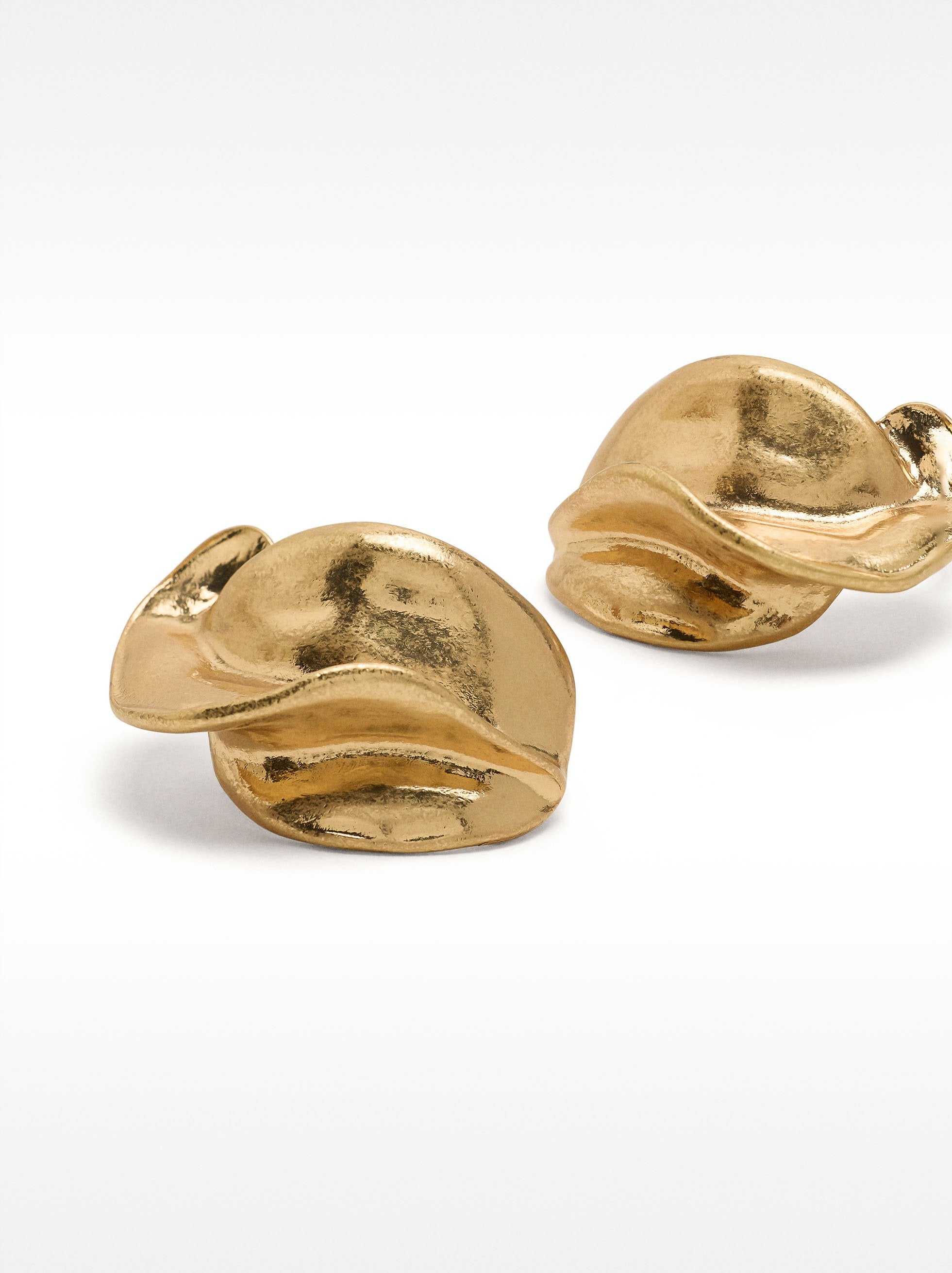 Pendientes Dorados Con Relieve
