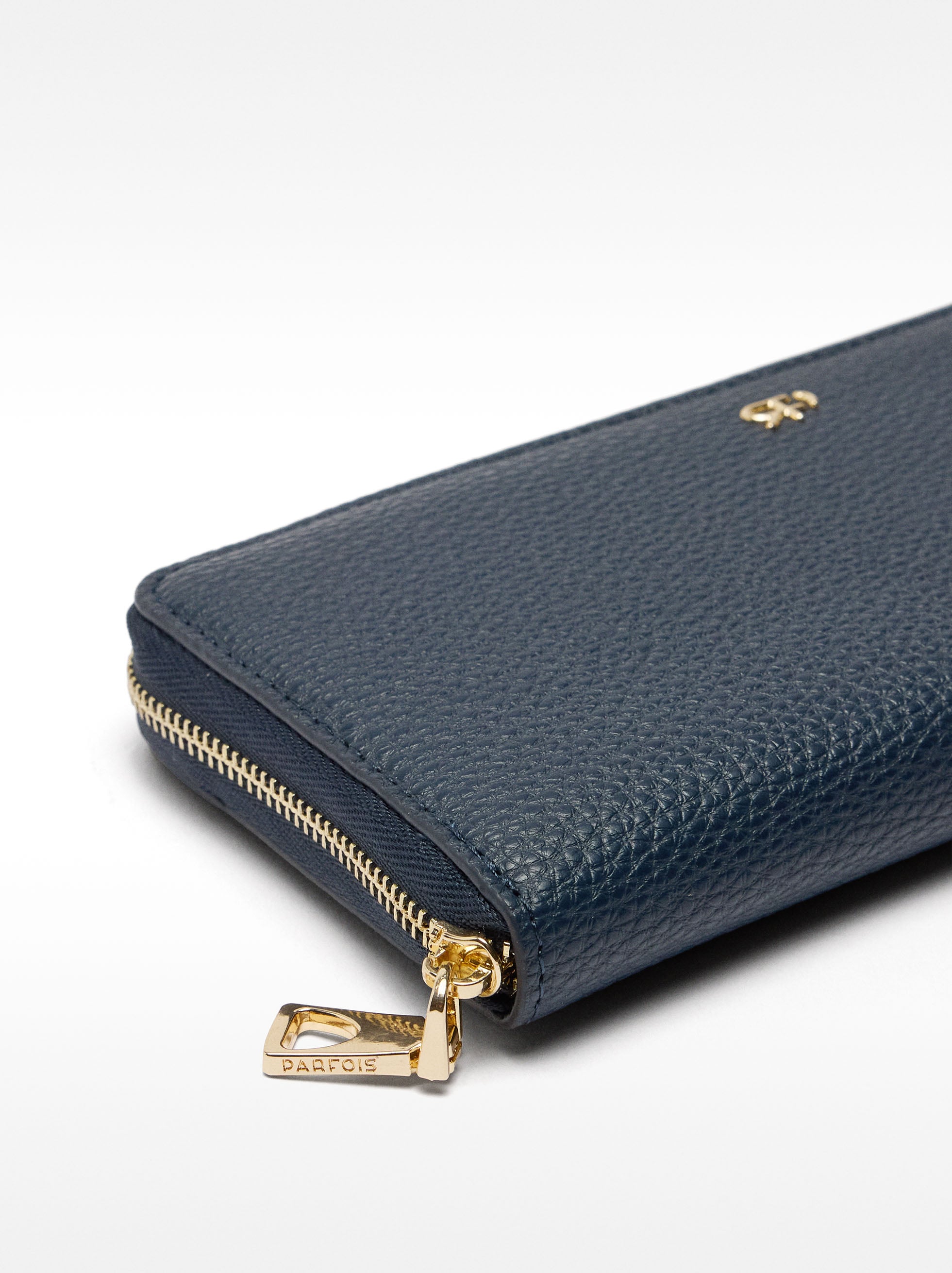 Cartera Con Textura Y Cierre De Cremallera
