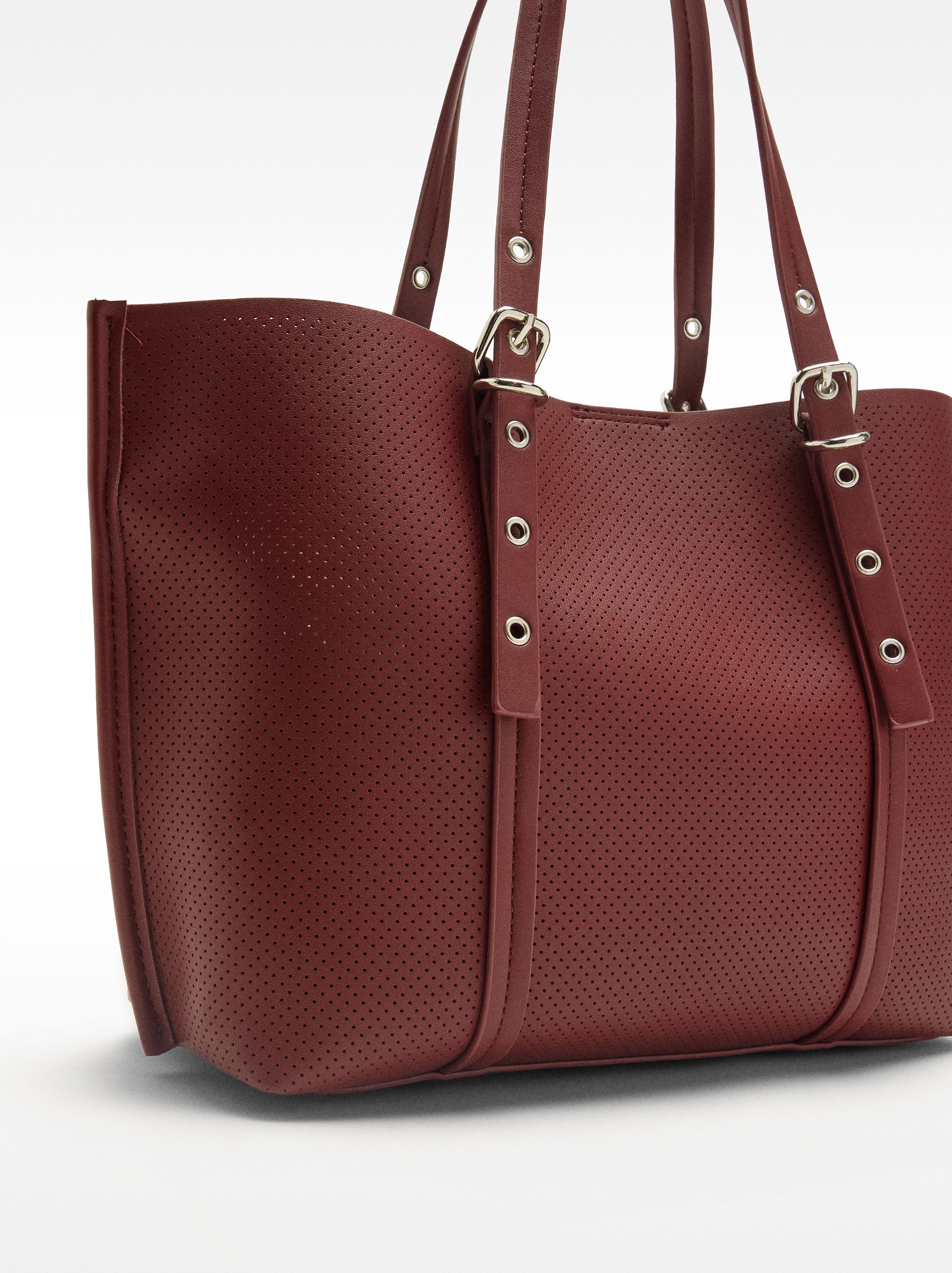 Bolso Shopper Perforado Con Bolso Extraíble